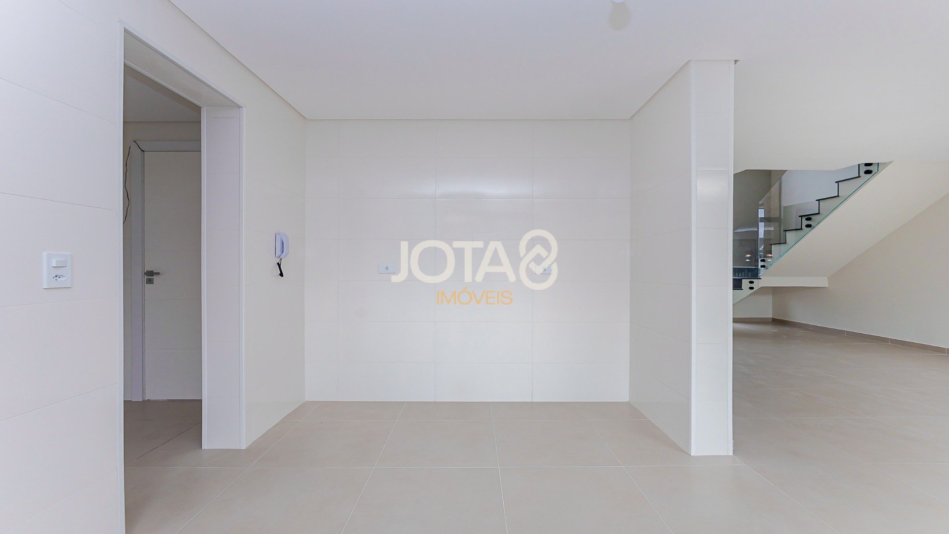 SOBRADO TRIPLEX COM  3 QUARTOS, JARDIM E TERRACO