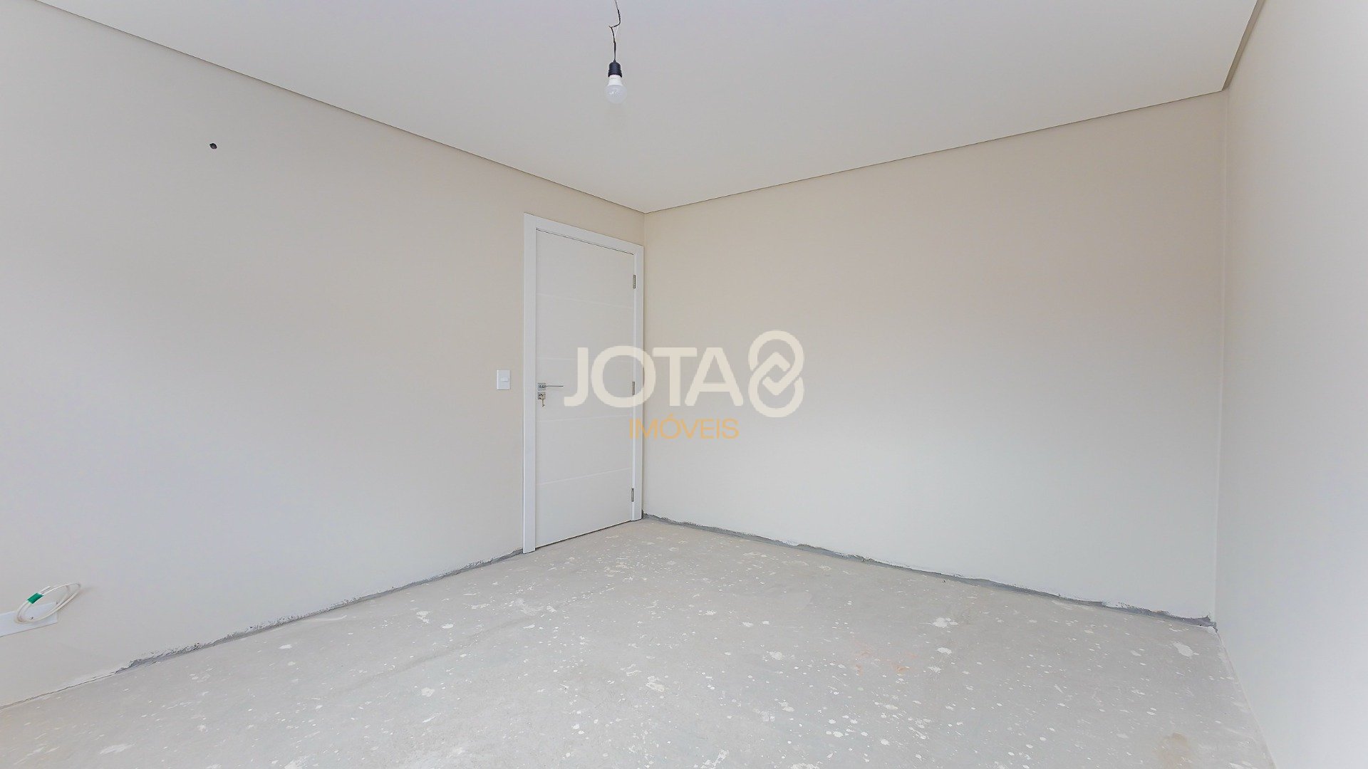 SOBRADO TRIPLEX COM  3 QUARTOS, JARDIM E TERRACO