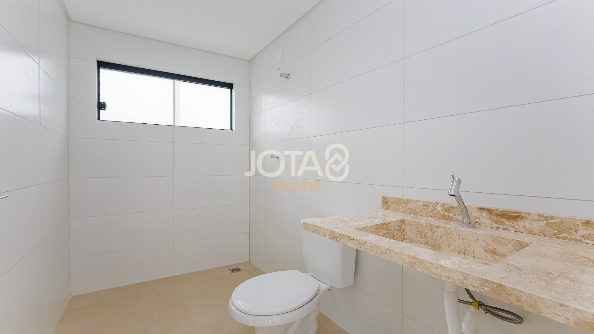 SOBRADO TRIPLEX COM  3 QUARTOS, JARDIM E TERRACO