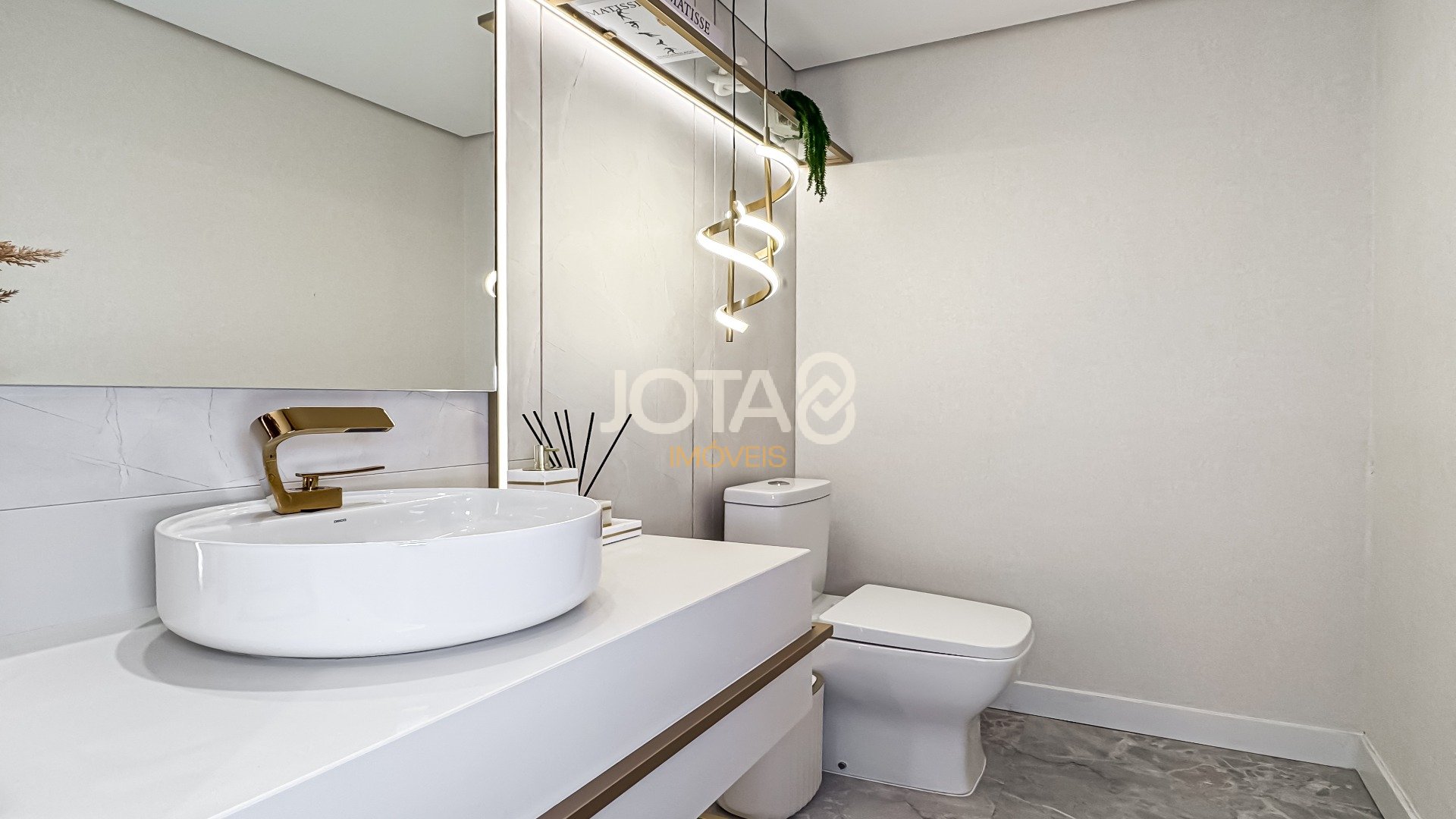 CASA EM CONDOMÍNIO COM 4 SUÍTES E TERRENO COM PISCINA NO SÃO BRAZ