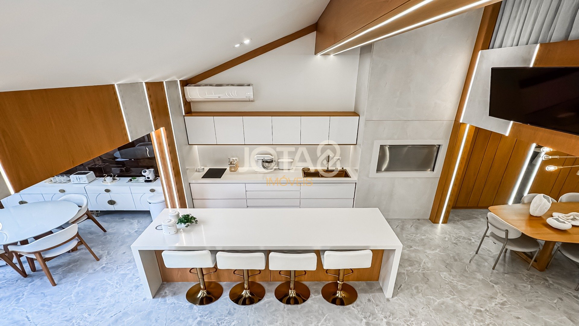CASA EM CONDOMÍNIO COM 4 SUÍTES E TERRENO COM PISCINA NO SÃO BRAZ