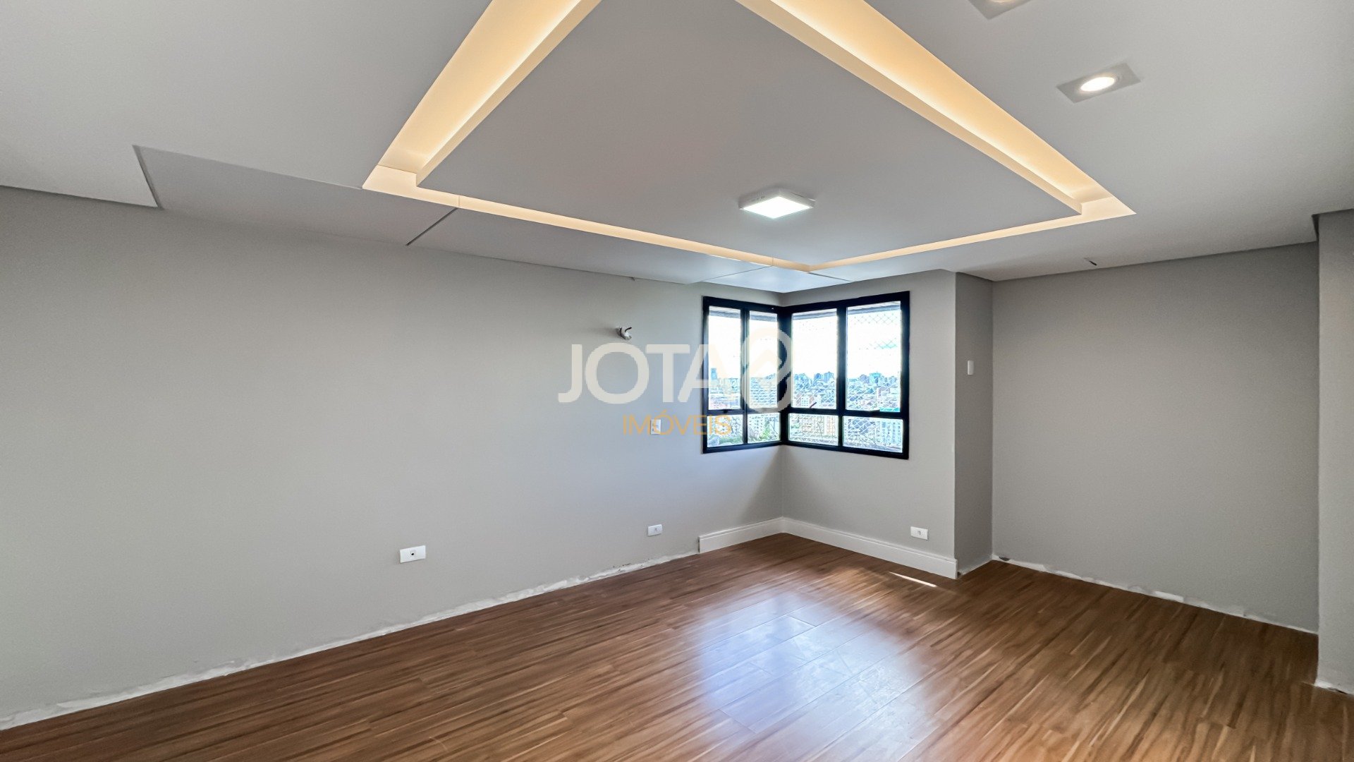 COBERTURA DUPLEX NO BATEL ED MONASTIER