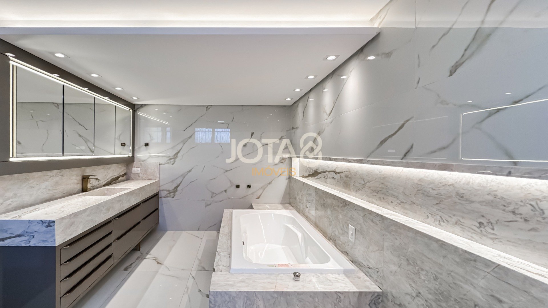 COBERTURA DUPLEX NO BATEL ED MONASTIER