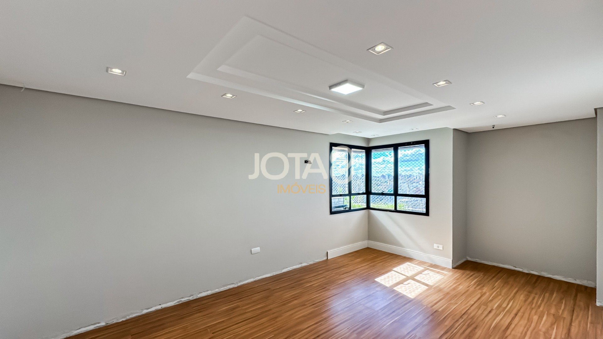 COBERTURA DUPLEX NO BATEL ED MONASTIER