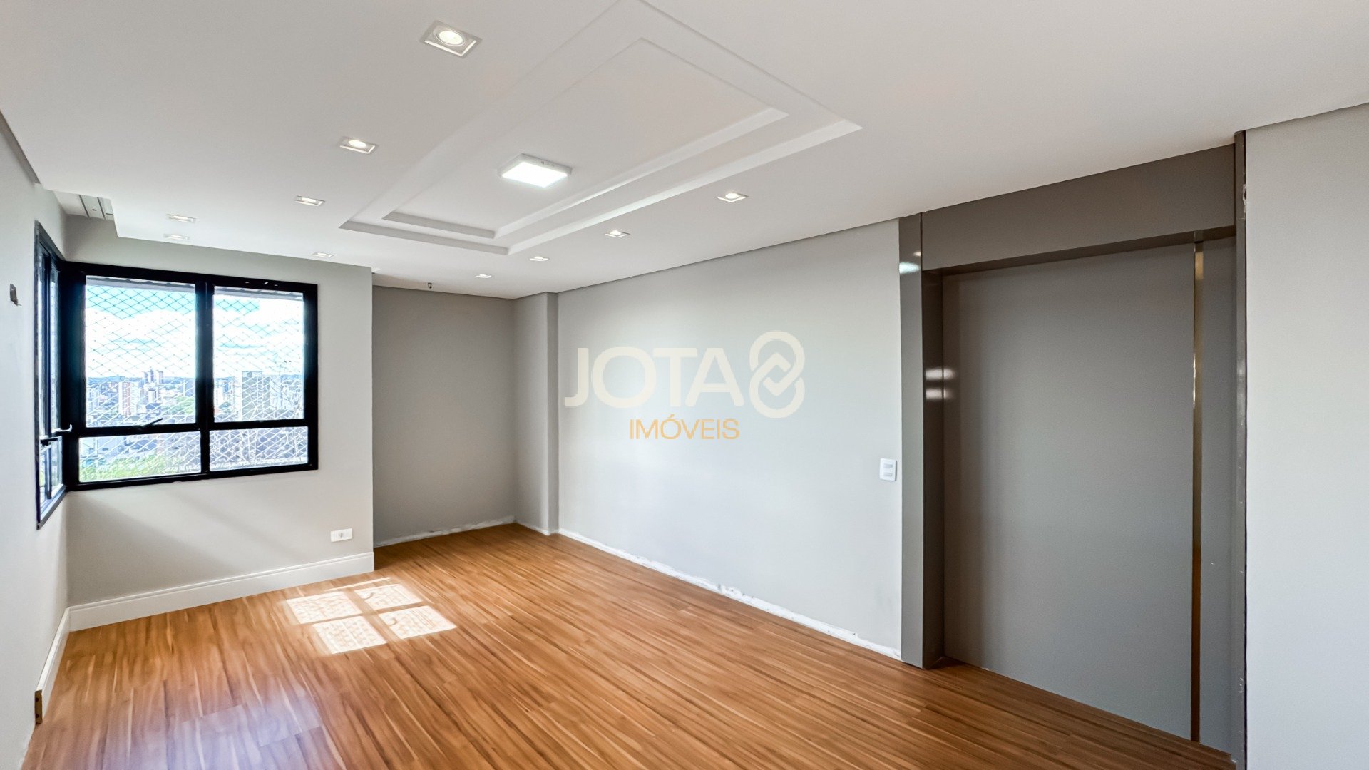COBERTURA DUPLEX NO BATEL ED MONASTIER