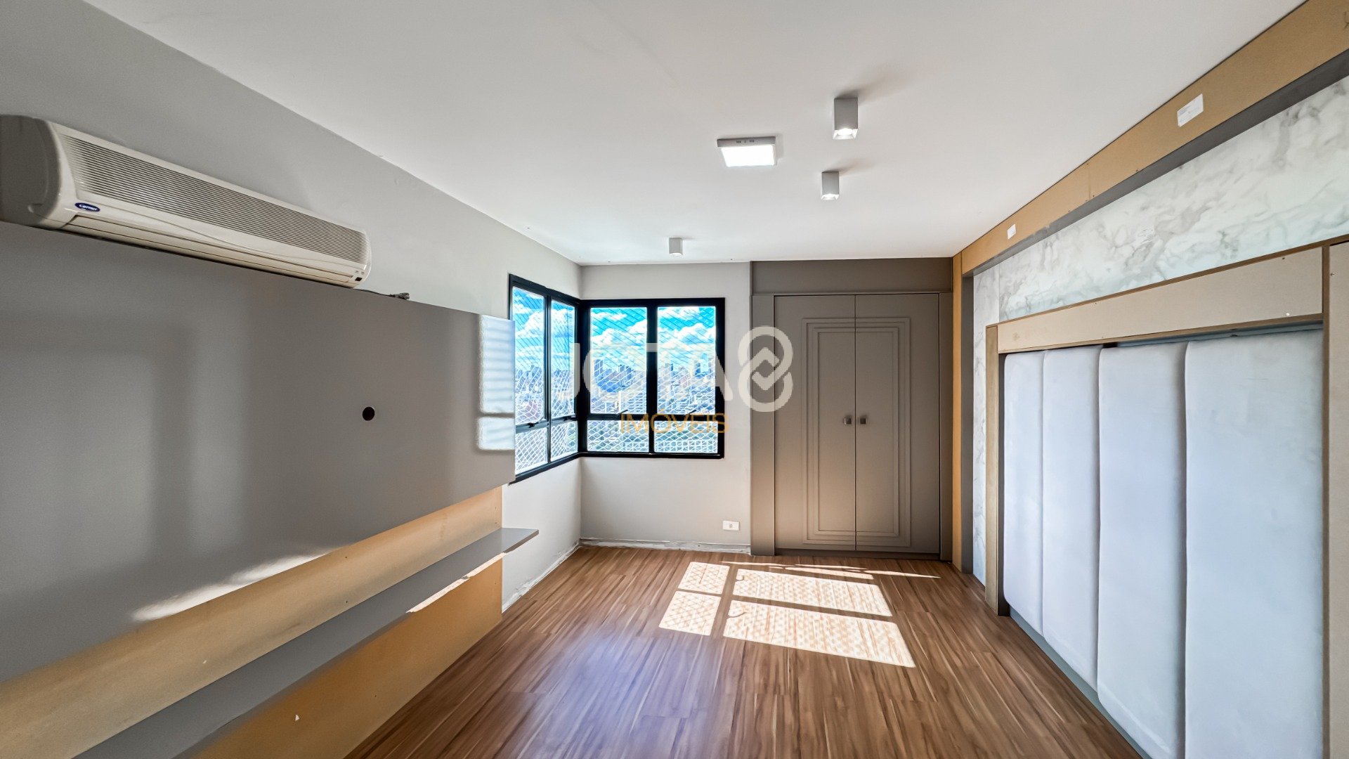 COBERTURA DUPLEX NO BATEL ED MONASTIER