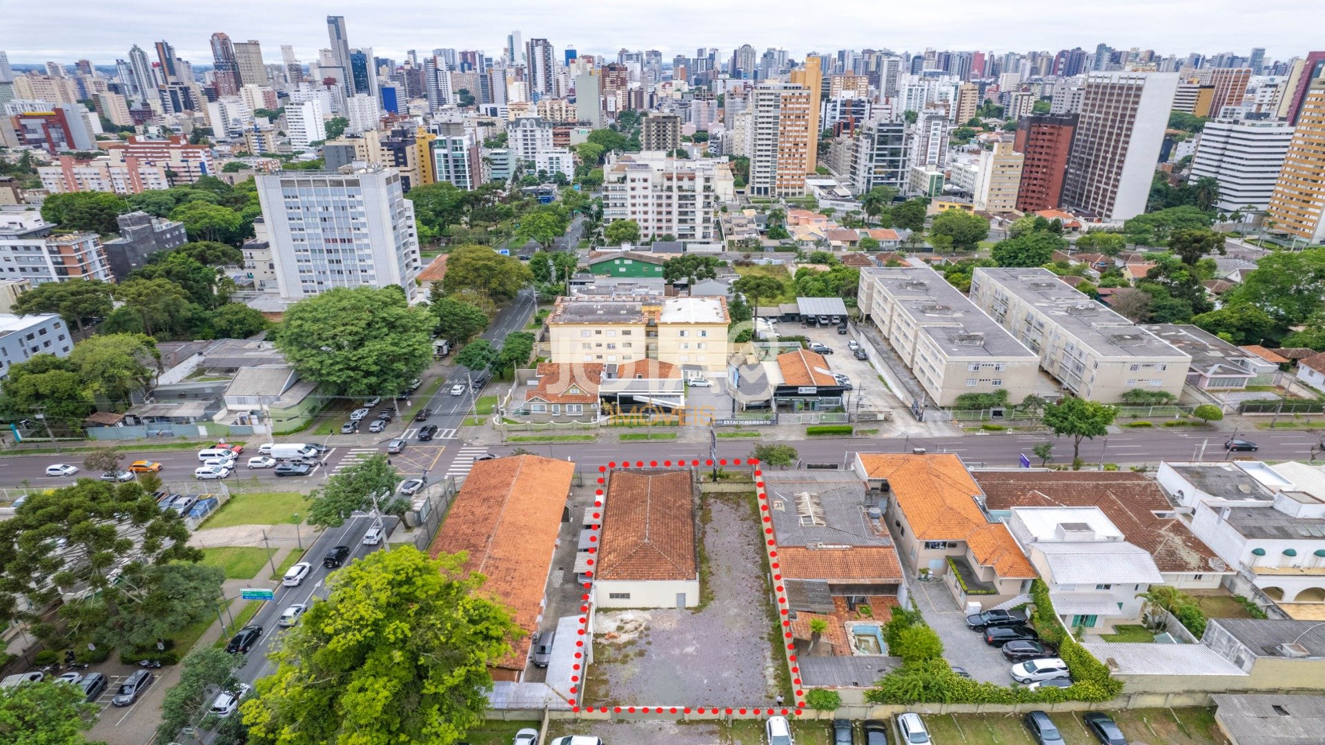 TERRENO NO MERCÊS EM ÓTIMA LOCALIZAÇÃO!