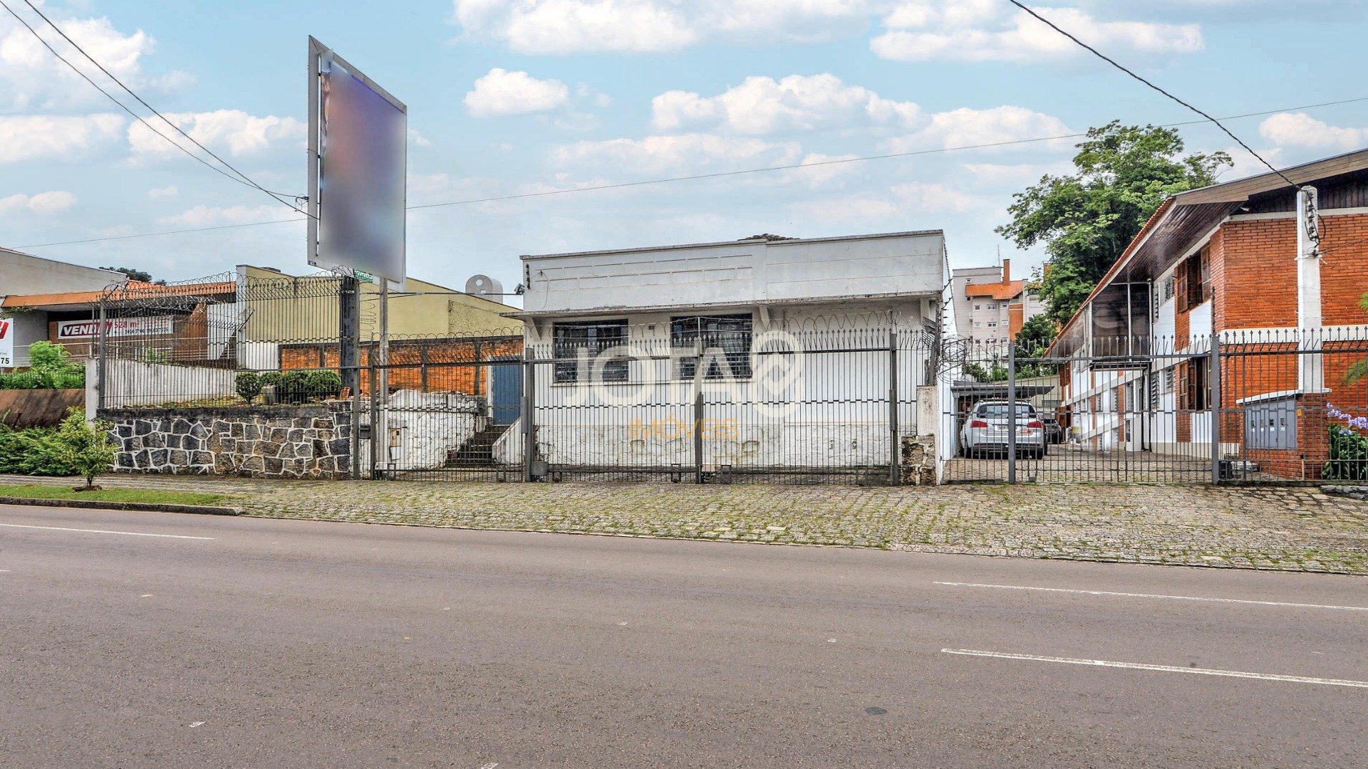 TERRENO NO MERCÊS EM ÓTIMA LOCALIZAÇÃO!