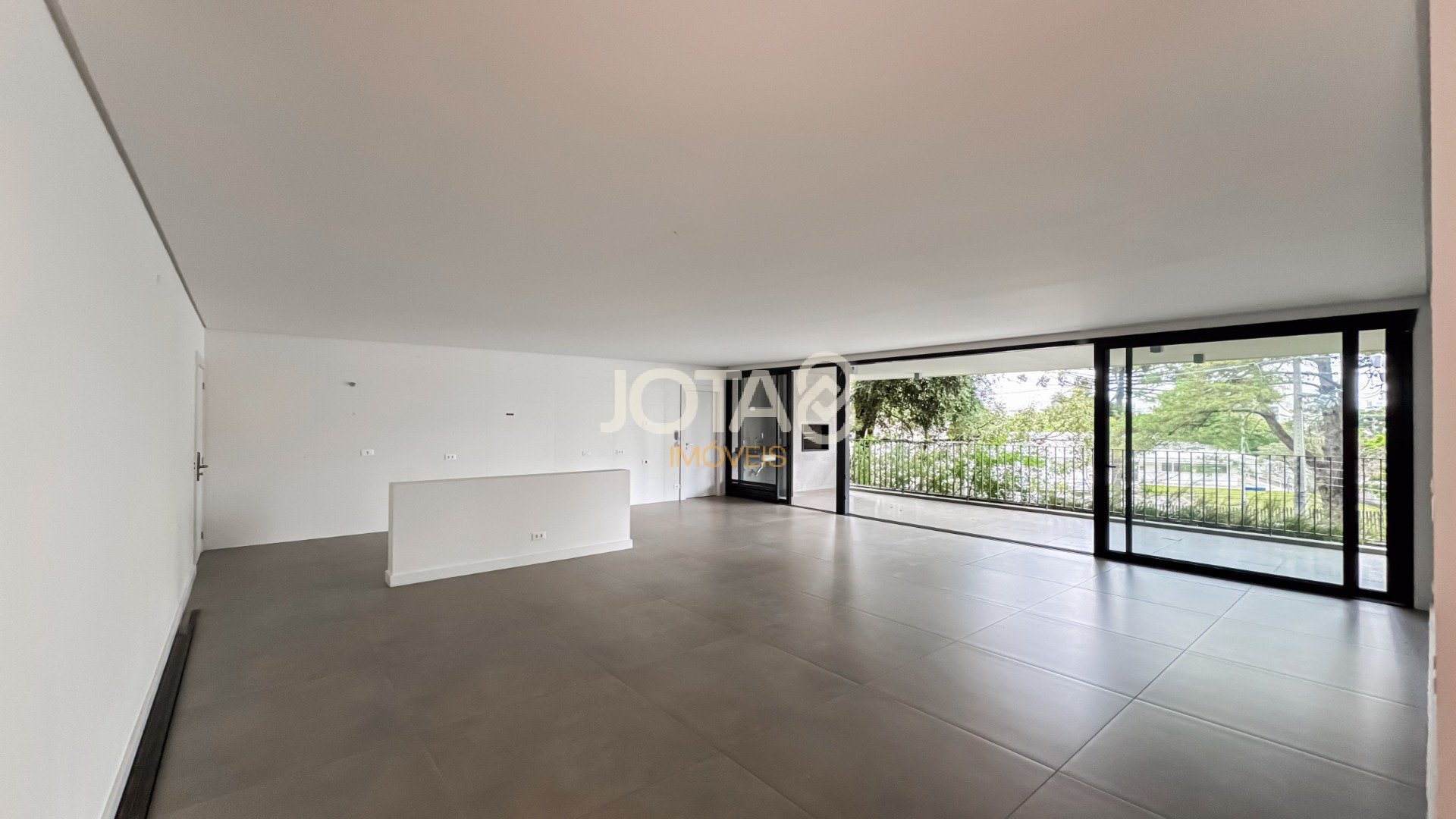 APARTAMENTO NO CABRAL COM 3 SUÍTES - ÁTMAN