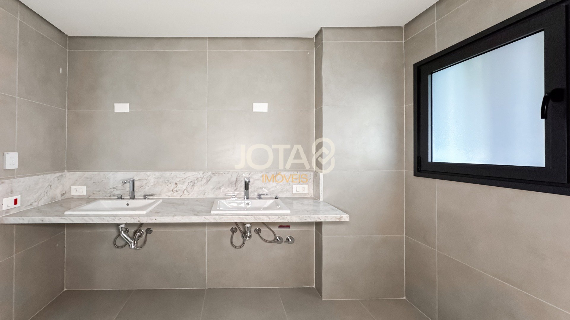 APARTAMENTO NO CABRAL COM 3 SUÍTES - ÁTMAN