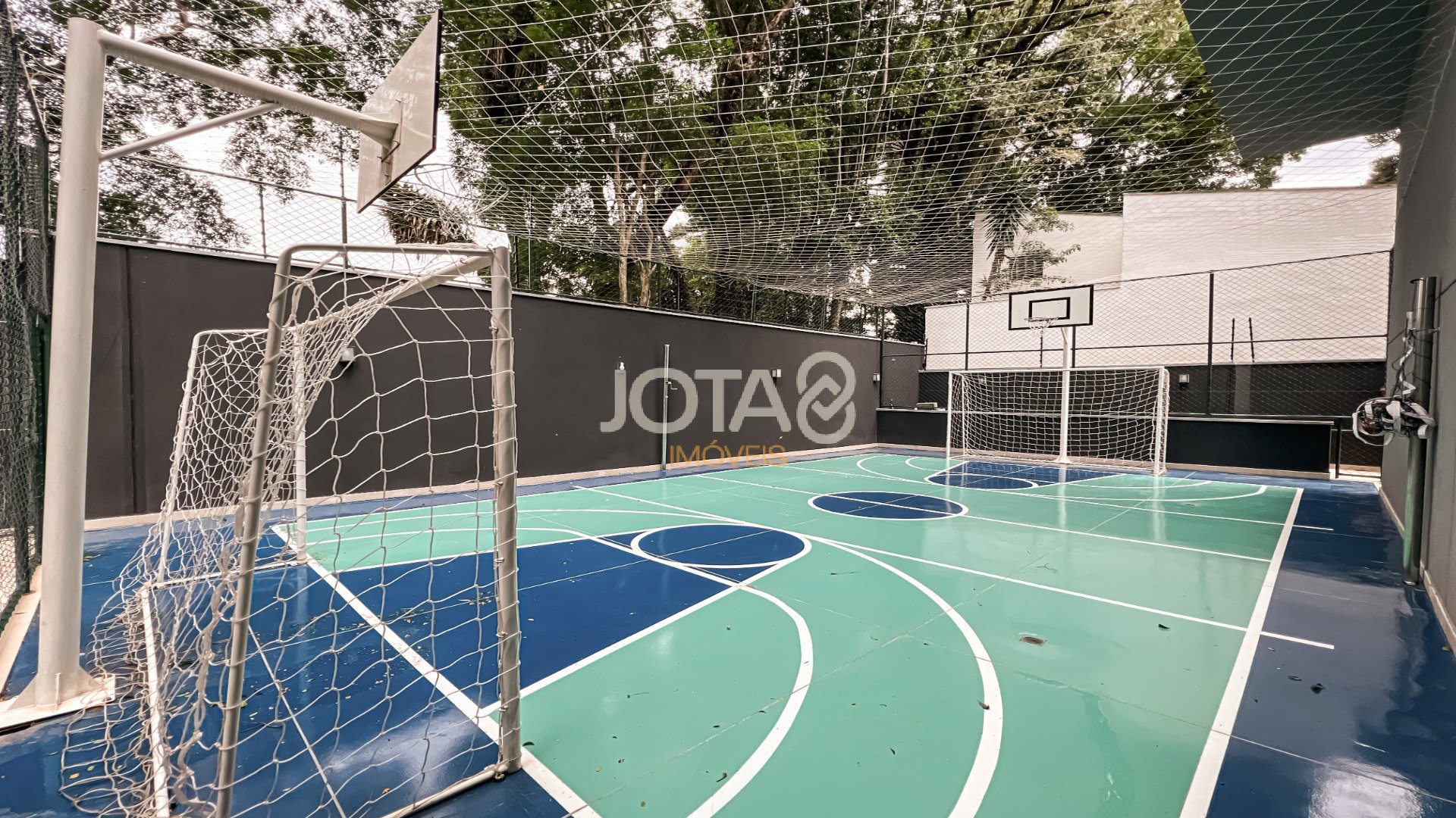 COBERTURA COM 4 QUARTOS NAS MERCÊS!