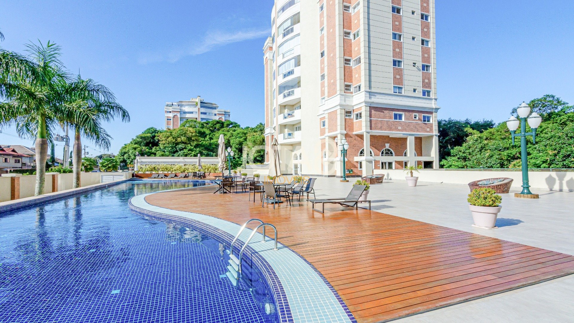 Foto de destaque Espaçoso e sofisticado apartamento em condomínio clube com muito verde