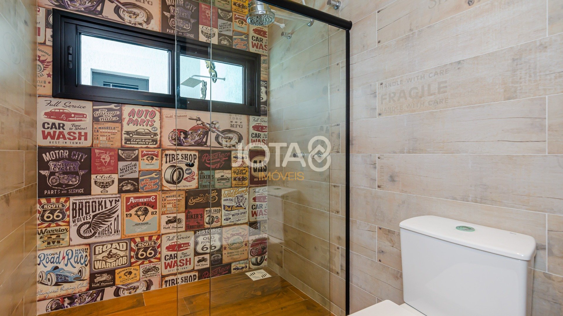 CASA COM 3 QUARTOS SENDO 01 SUÍTE EM RUA TRANQUILA