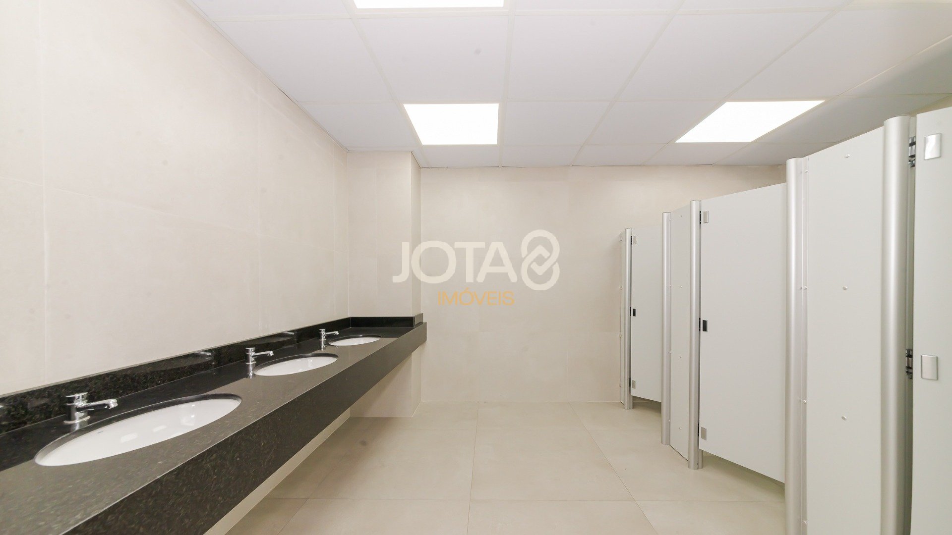 EXCPECIONAL PONTO COMERCIAL EM LOCAÇÃO ESTRATÉGICA NA BATEL