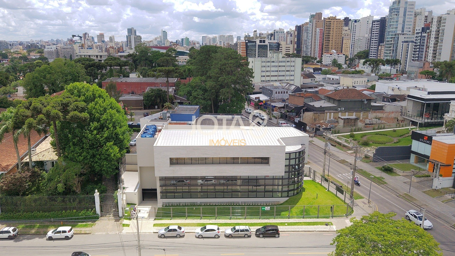 EXCPECIONAL PONTO COMERCIAL EM LOCAÇÃO ESTRATÉGICA NA BATEL