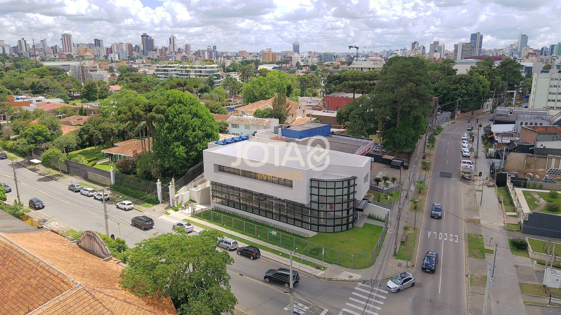 EXCPECIONAL PONTO COMERCIAL EM LOCAÇÃO ESTRATÉGICA NA BATEL