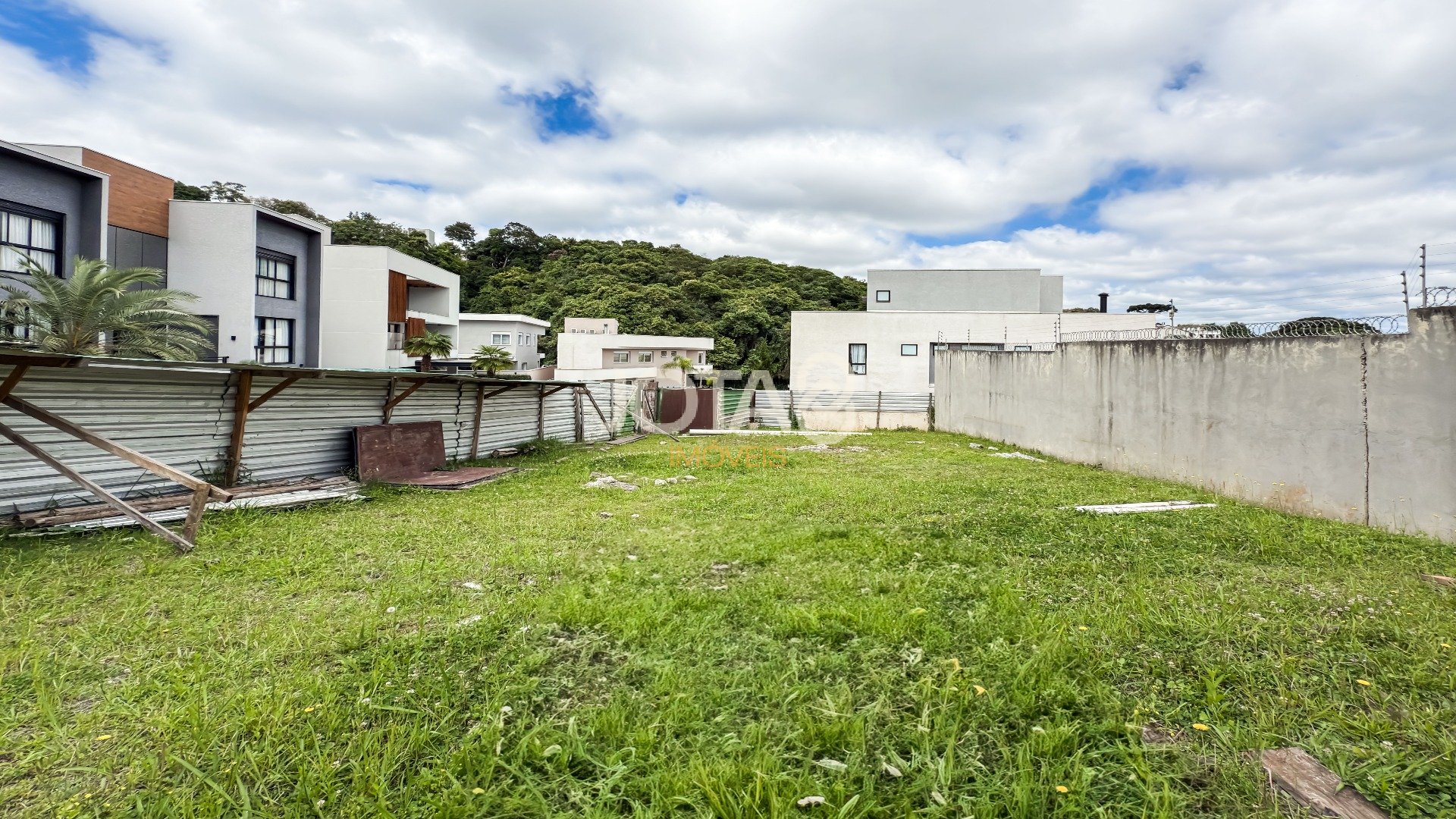 EXCELENTE TERRENO EM CONDOMÍNIO  NO VISTA ALEGRE!