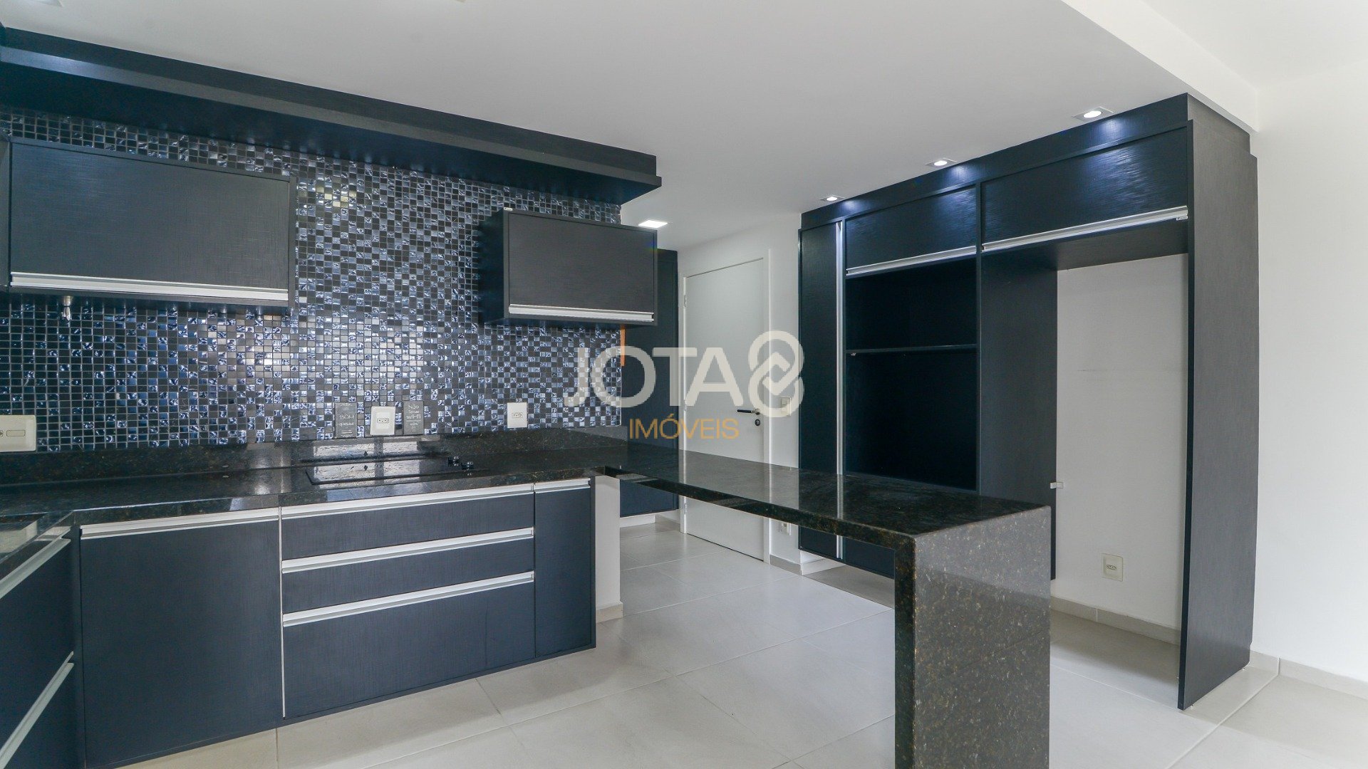 APARTAMENTO RED ECOVILLE ANDAR ALTO NO CAMPINA DO SIQUEIRA.