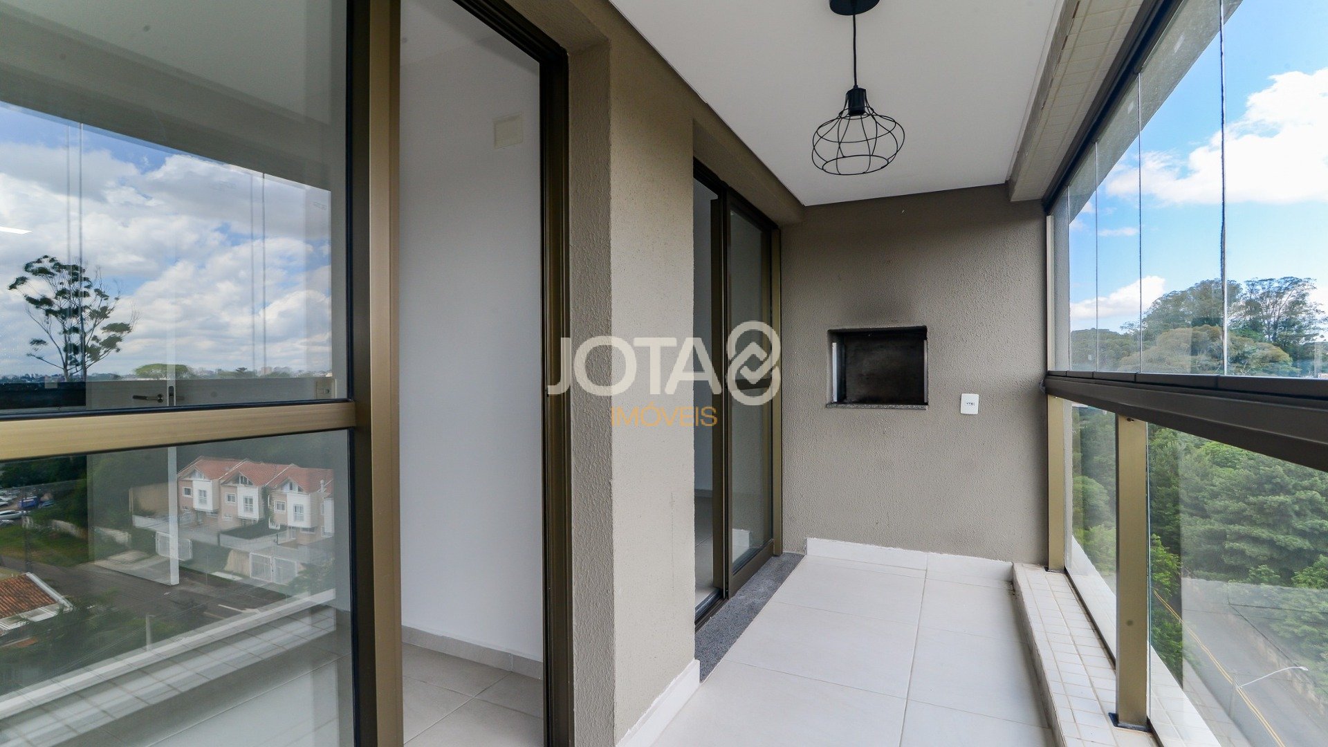 APARTAMENTO RED ECOVILLE ANDAR ALTO NO CAMPINA DO SIQUEIRA.