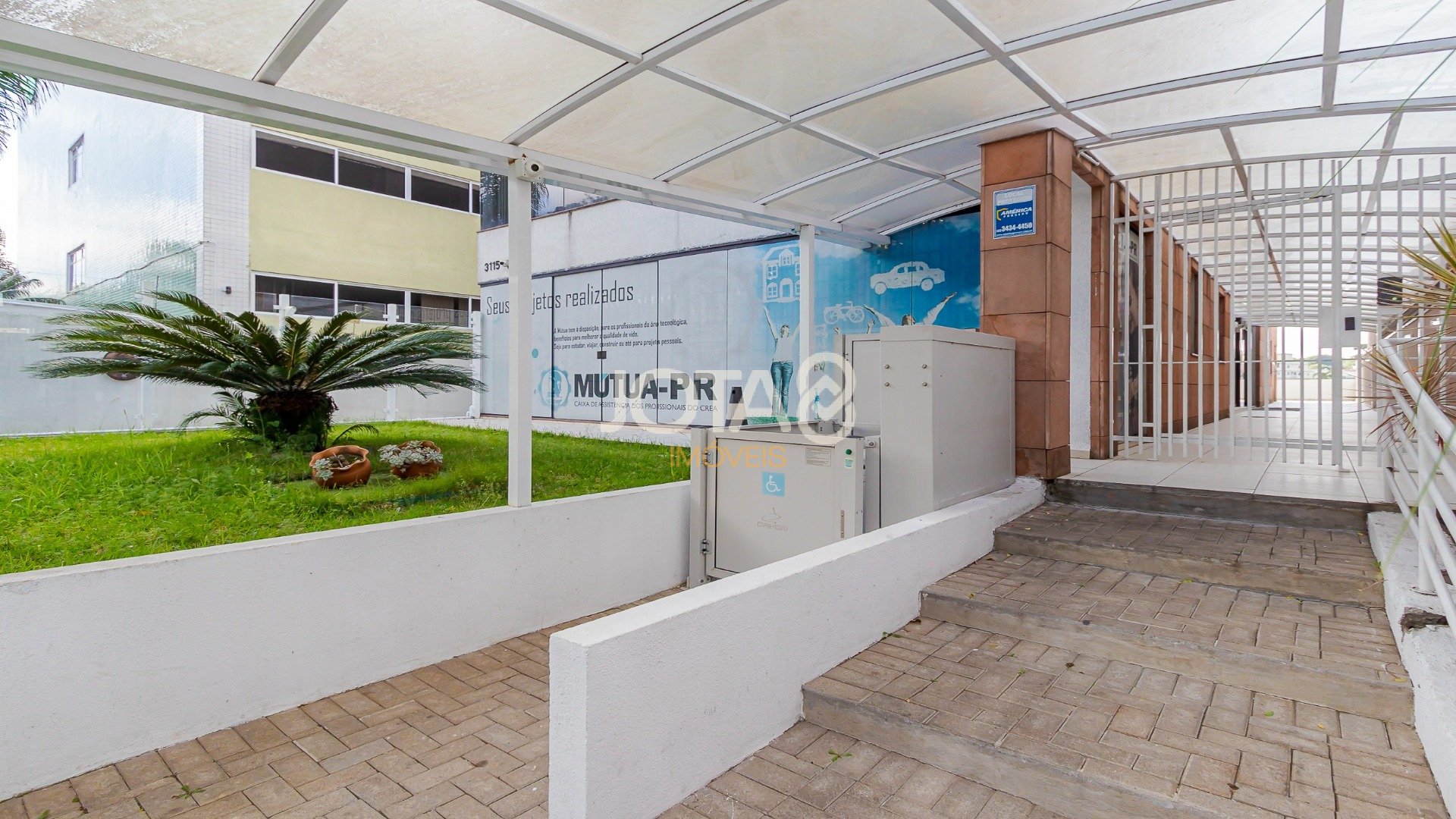 SALA COMERCIAL COM 2 VAGAS NO ÁGUA VERDE