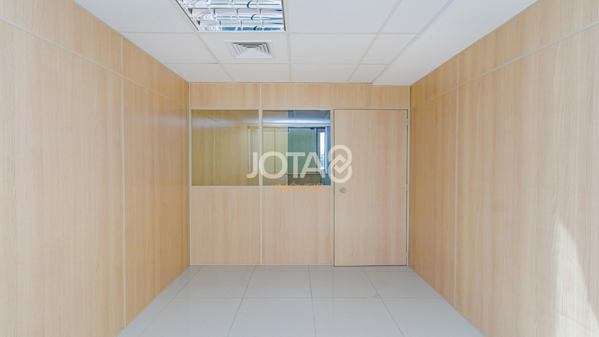 SALA COMERCIAL COM 2 VAGAS NO ÁGUA VERDE