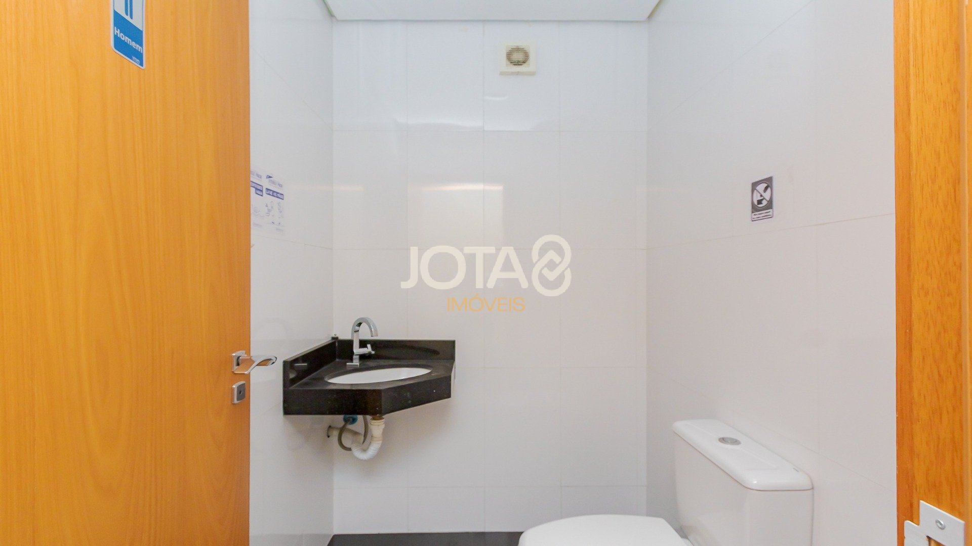 SALA COMERCIAL COM 2 VAGAS NO ÁGUA VERDE