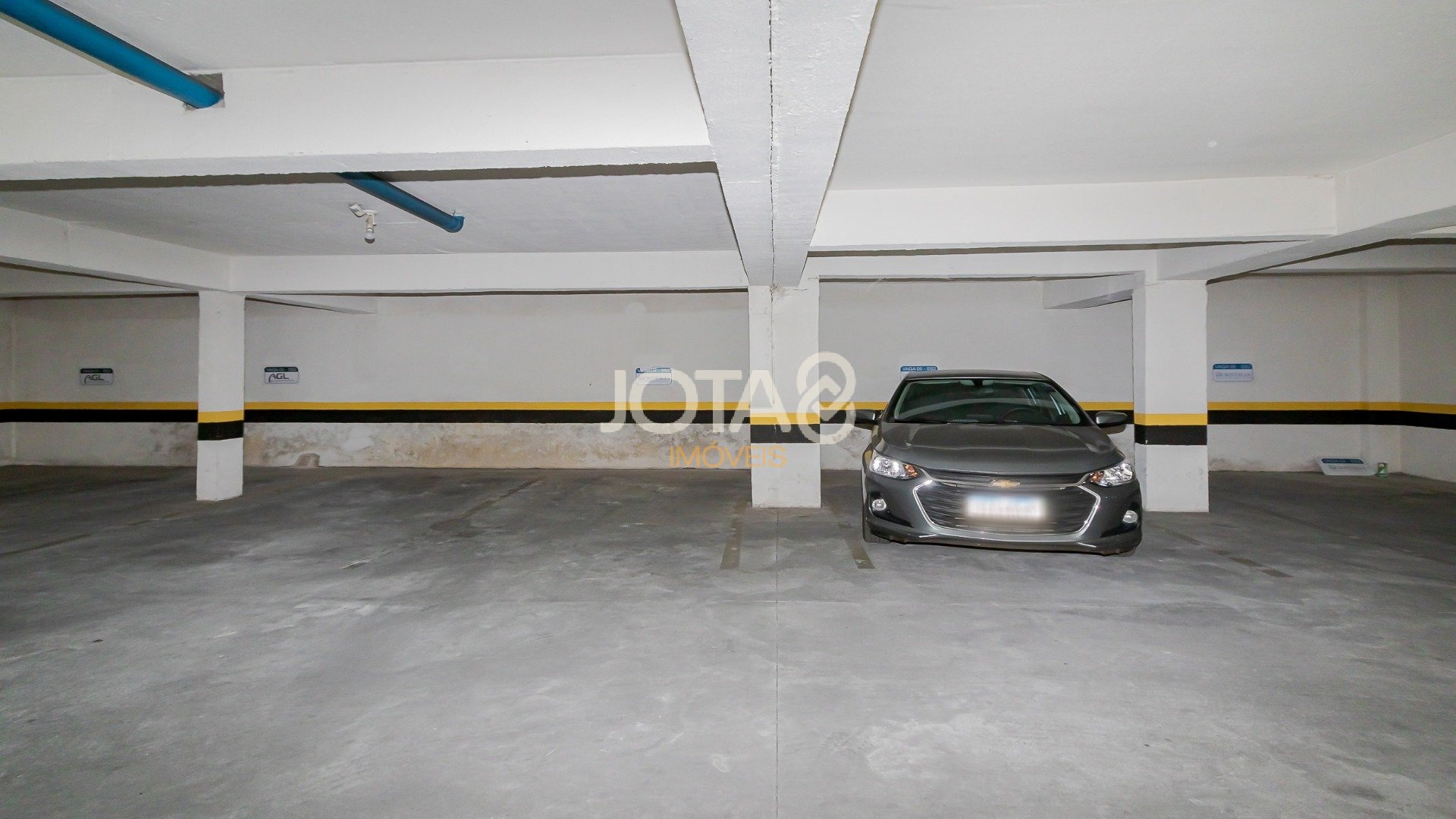 SALA COMERCIAL COM 2 VAGAS NO ÁGUA VERDE