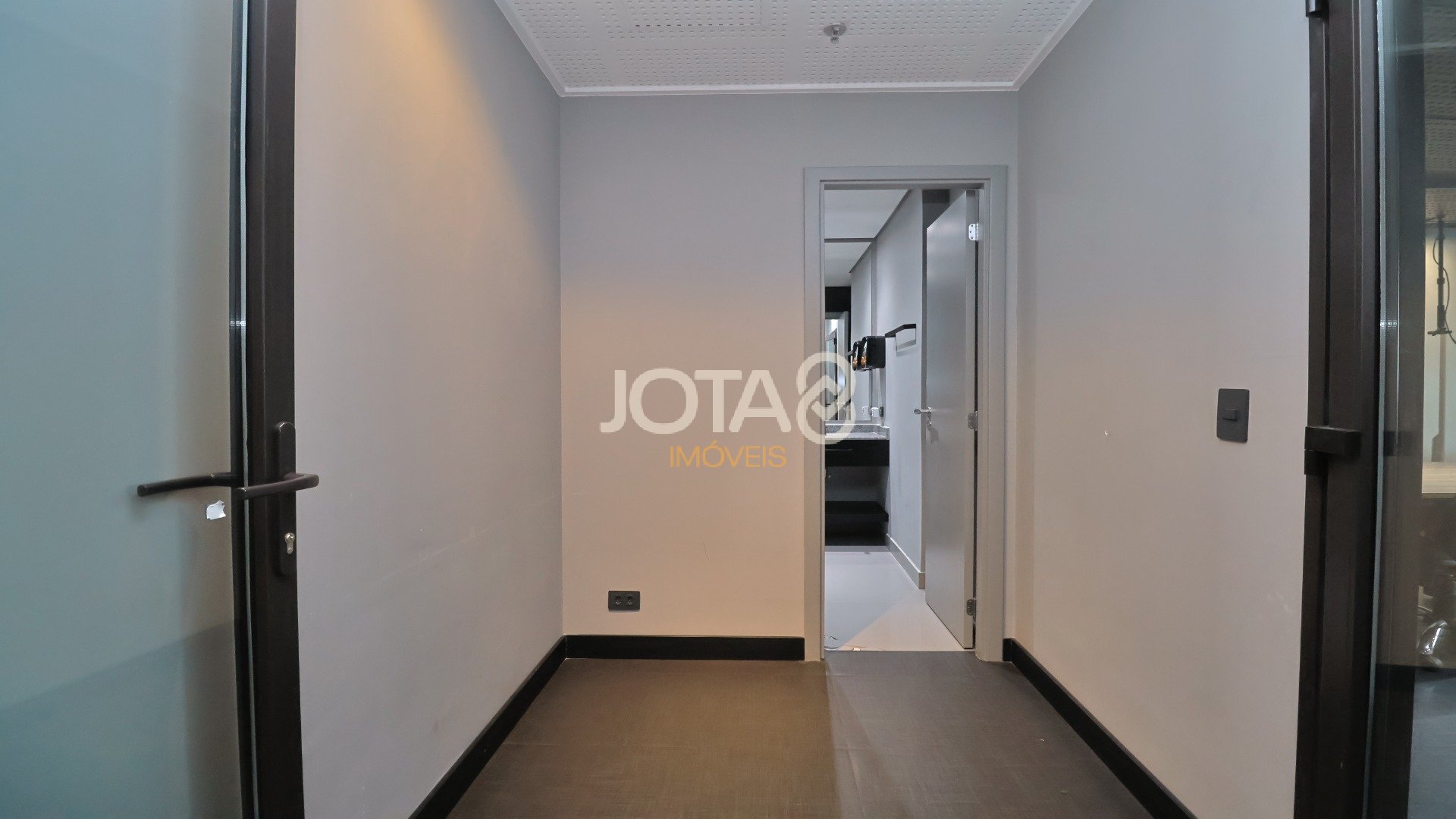 SALA COMERICAL NO UNIVERSE LIFE SQUARE - J8