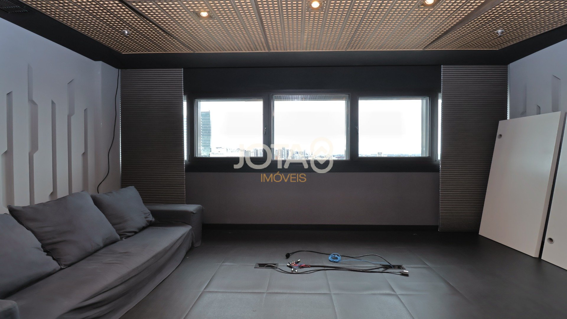 SALA COMERICAL NO UNIVERSE LIFE SQUARE - J8
