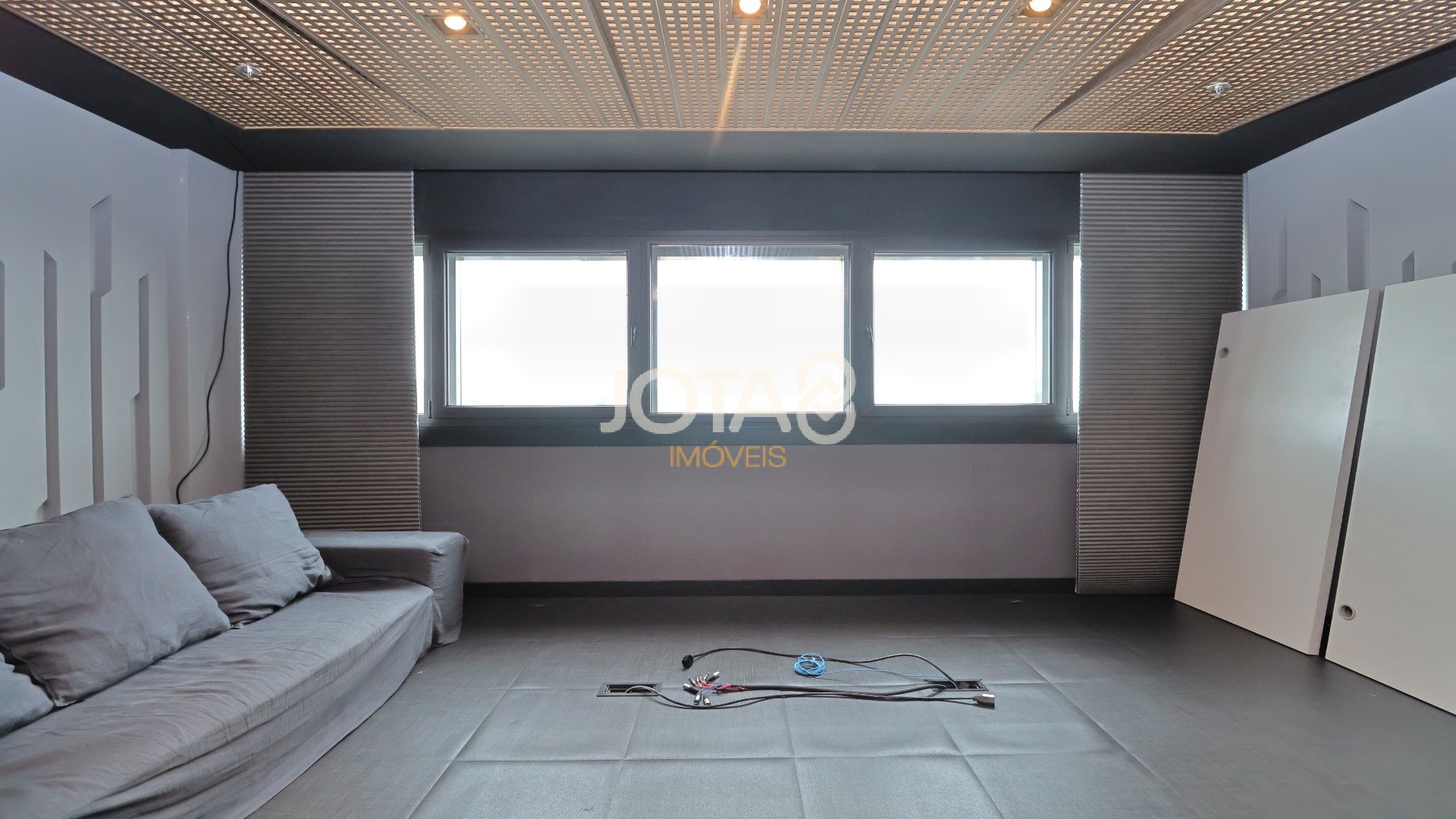 SALA COMERICAL NO UNIVERSE LIFE SQUARE - J8