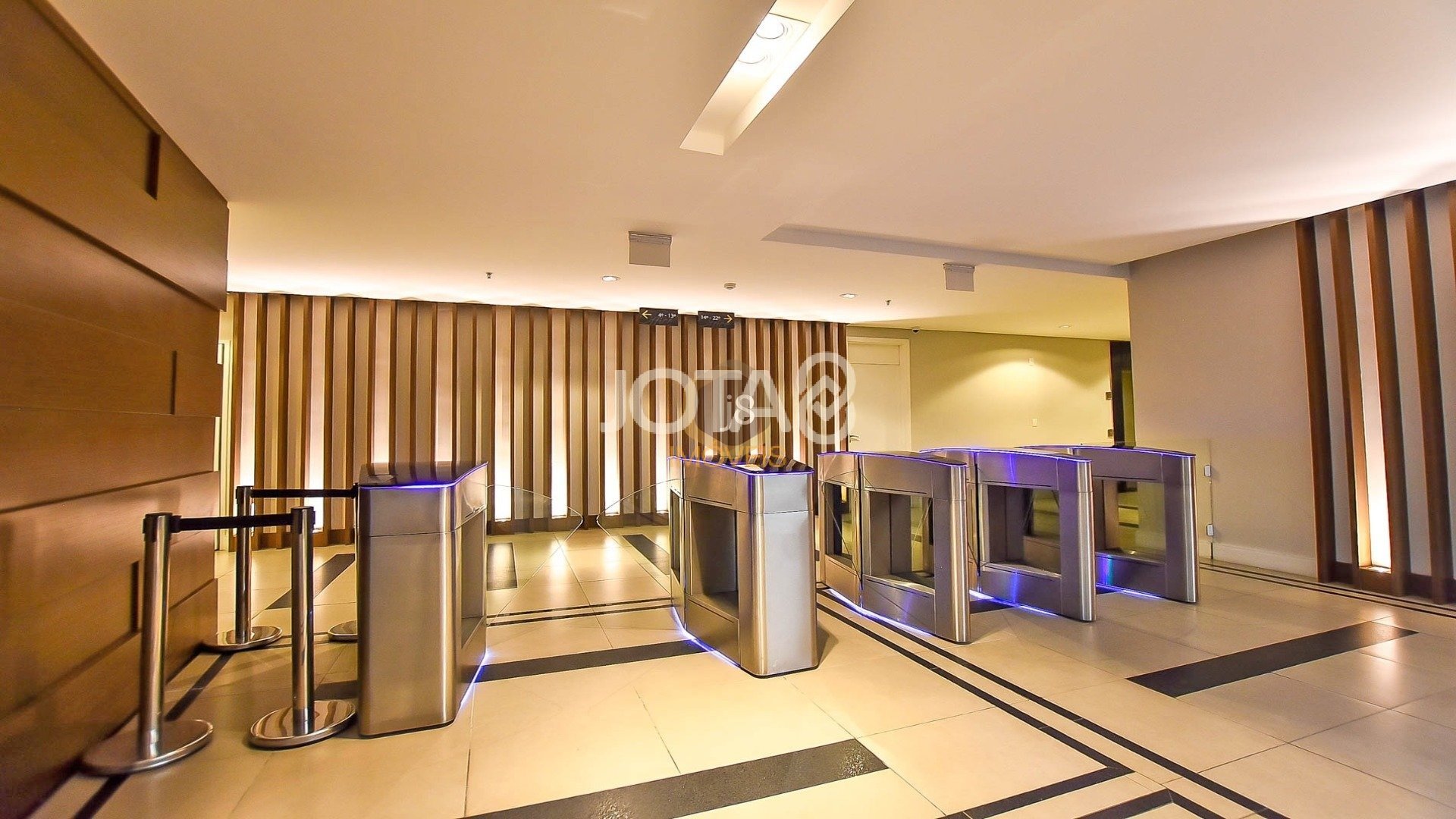SALA COMERICAL NO UNIVERSE LIFE SQUARE - J8