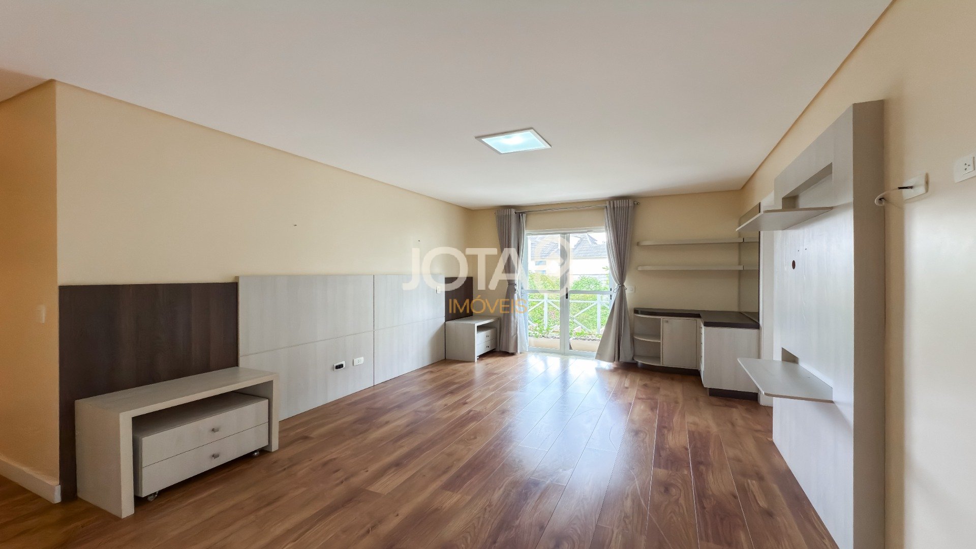 CASA NO COLINAS SÃO FRANCISCO COM 4 QUARTOS!
