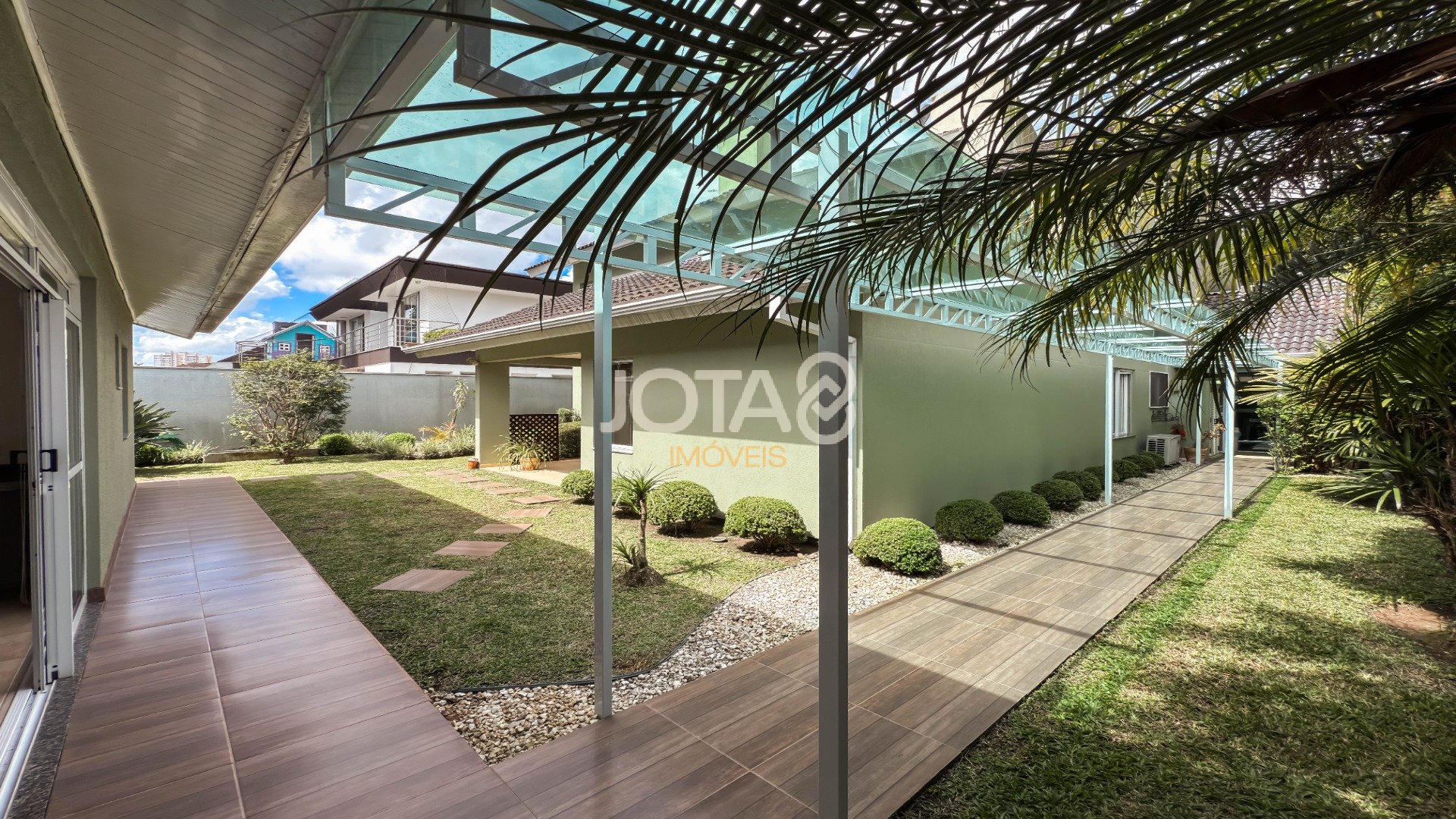 CASA NO COLINAS SÃO FRANCISCO COM 4 QUARTOS!