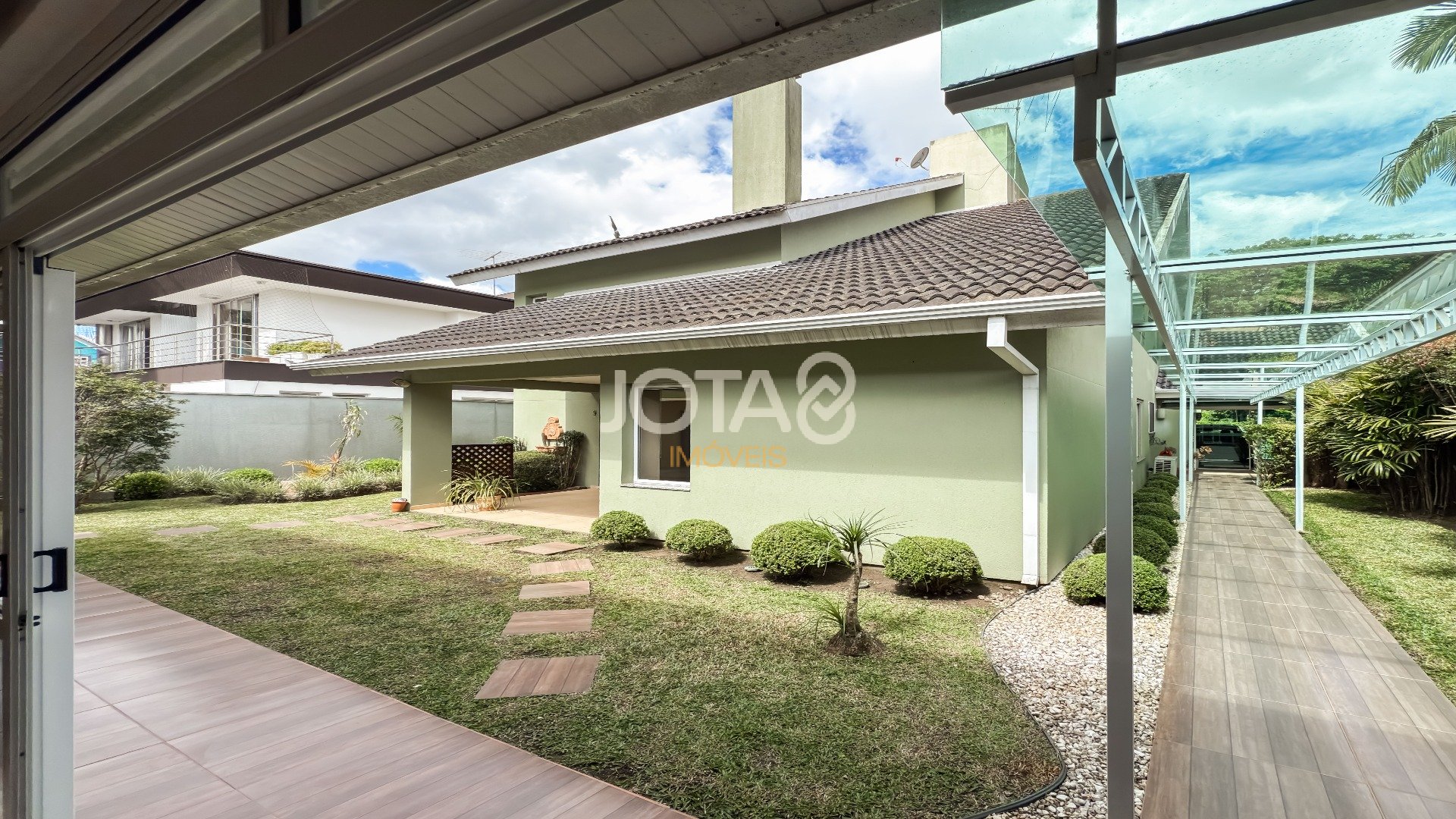CASA NO COLINAS SÃO FRANCISCO COM 4 QUARTOS!