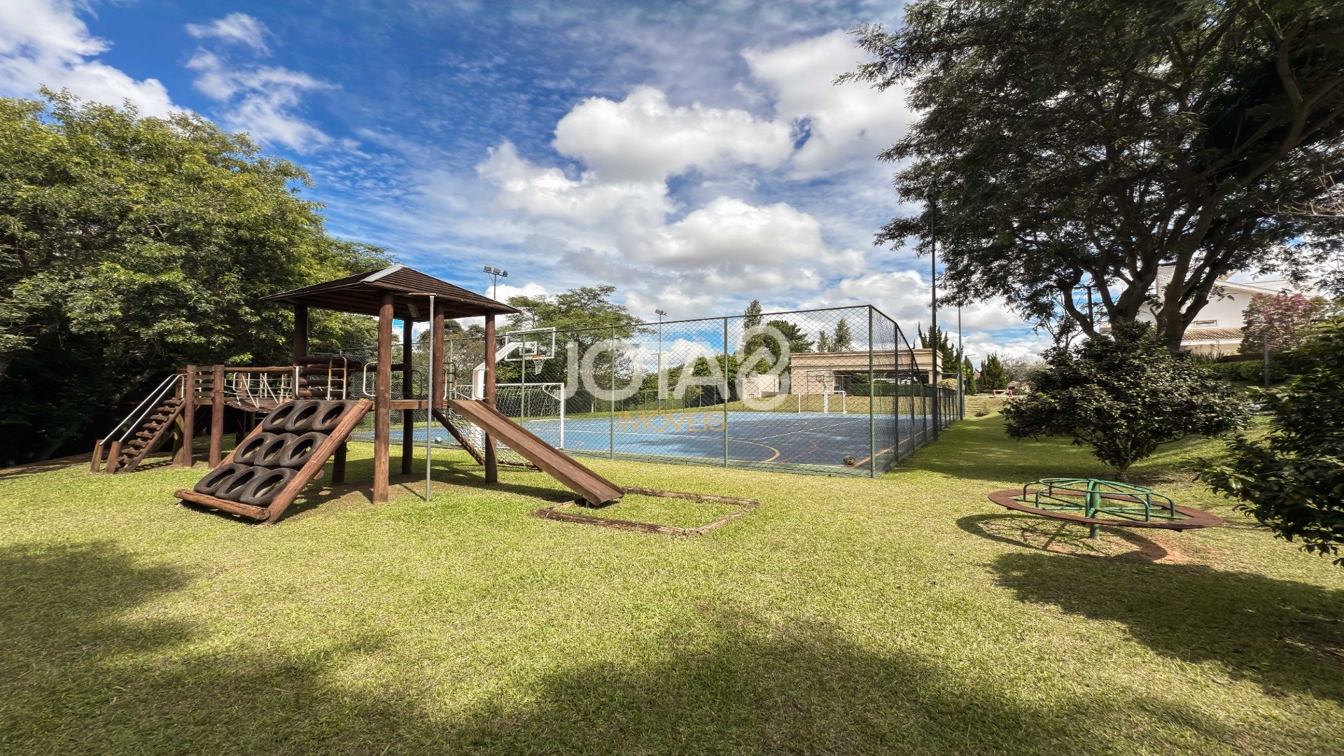 CASA NO COLINAS SÃO FRANCISCO COM 4 QUARTOS!