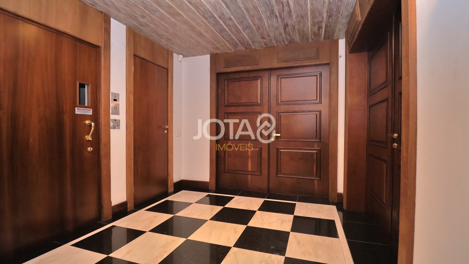 APARTAMENTO EXCLUSIVO C/ 4 SUÍTES EM FRENTE AO GRACIOSA