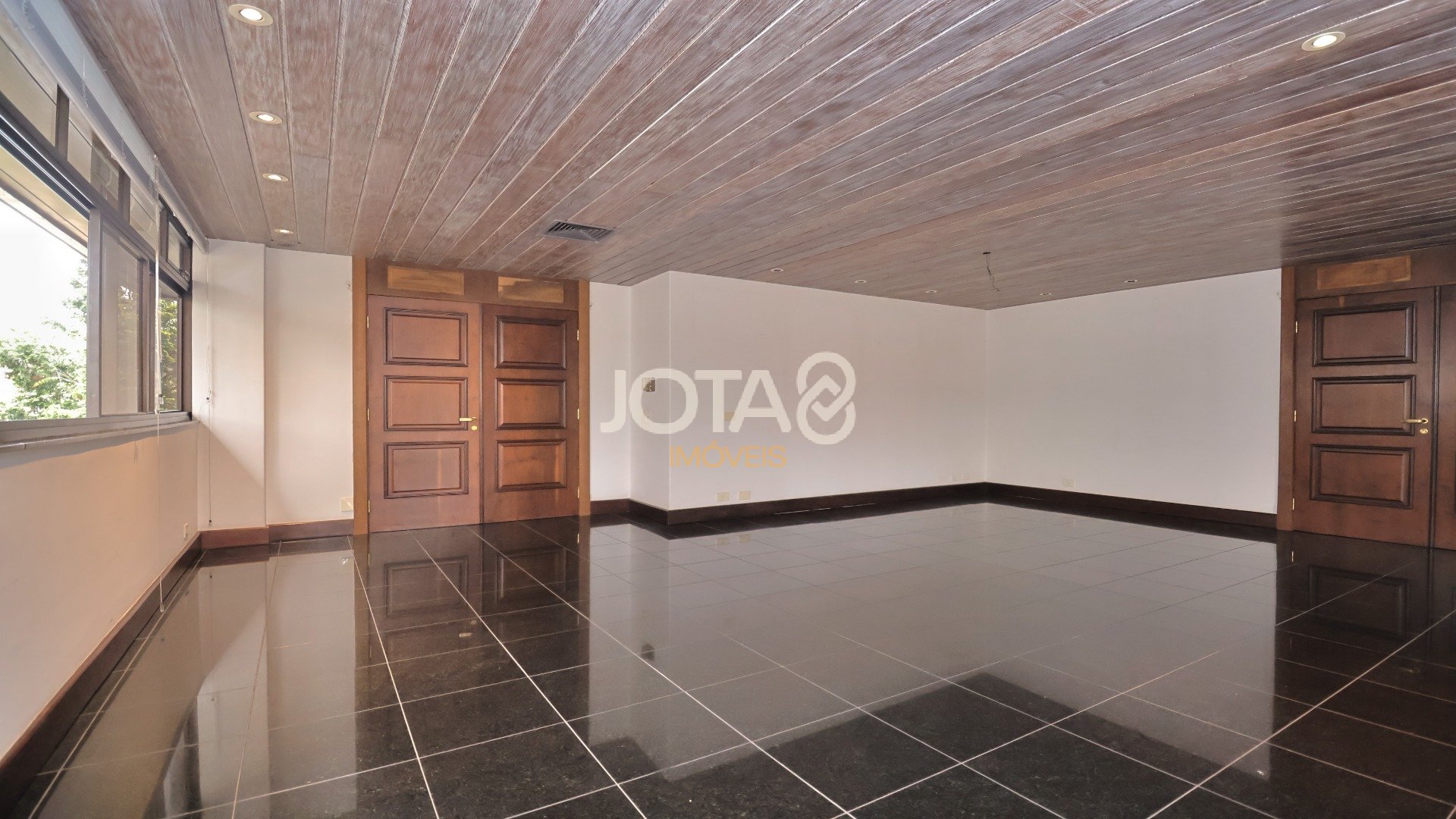 APARTAMENTO EXCLUSIVO C/ 4 SUÍTES EM FRENTE AO GRACIOSA