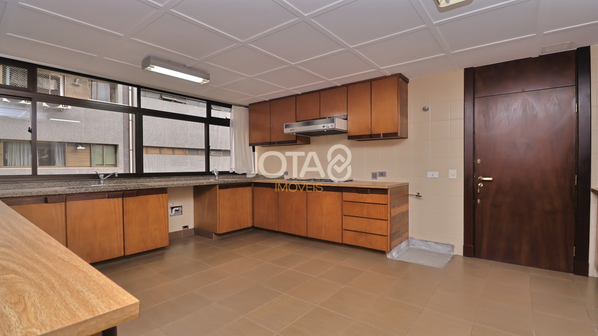 APARTAMENTO EXCLUSIVO C/ 4 SUÍTES EM FRENTE AO GRACIOSA