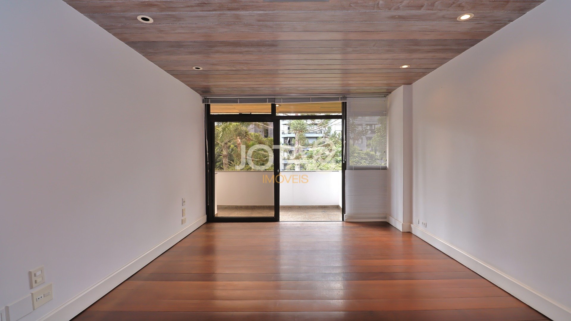 APARTAMENTO EXCLUSIVO C/ 4 SUÍTES EM FRENTE AO GRACIOSA