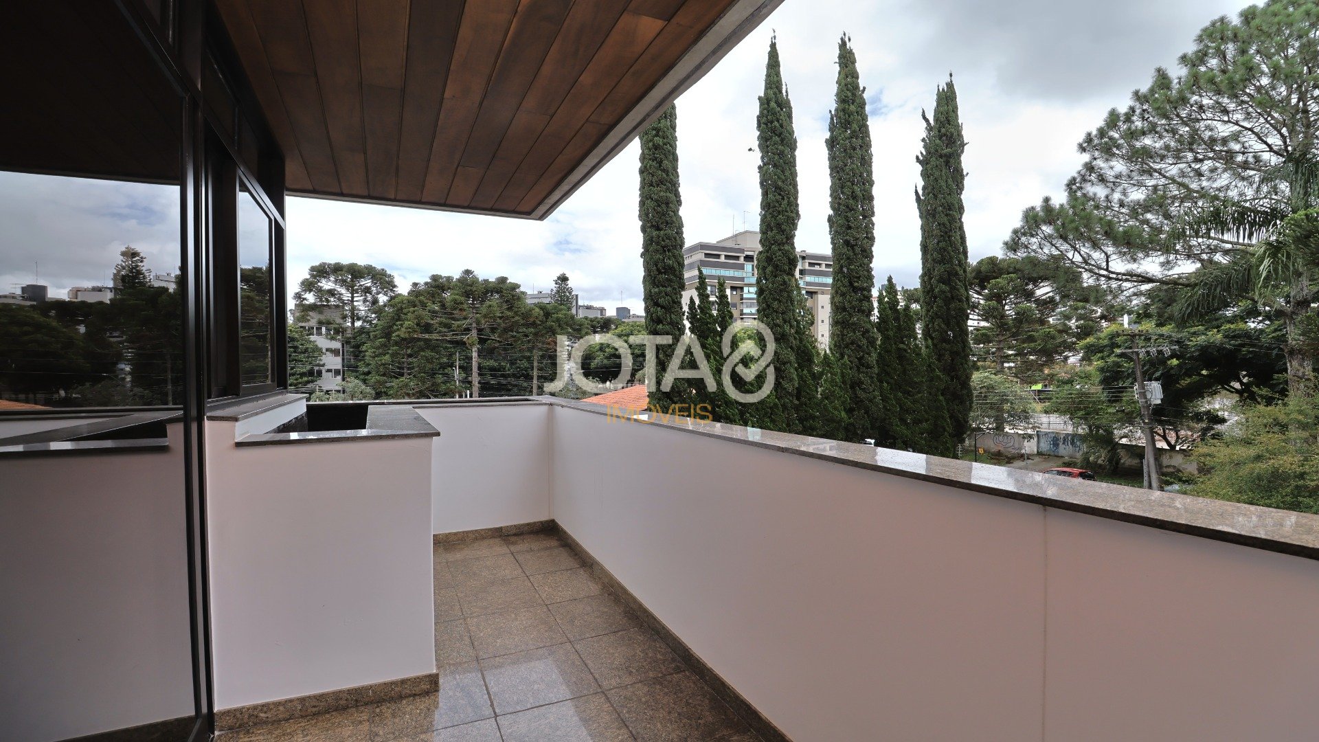 APARTAMENTO EXCLUSIVO C/ 4 SUÍTES EM FRENTE AO GRACIOSA