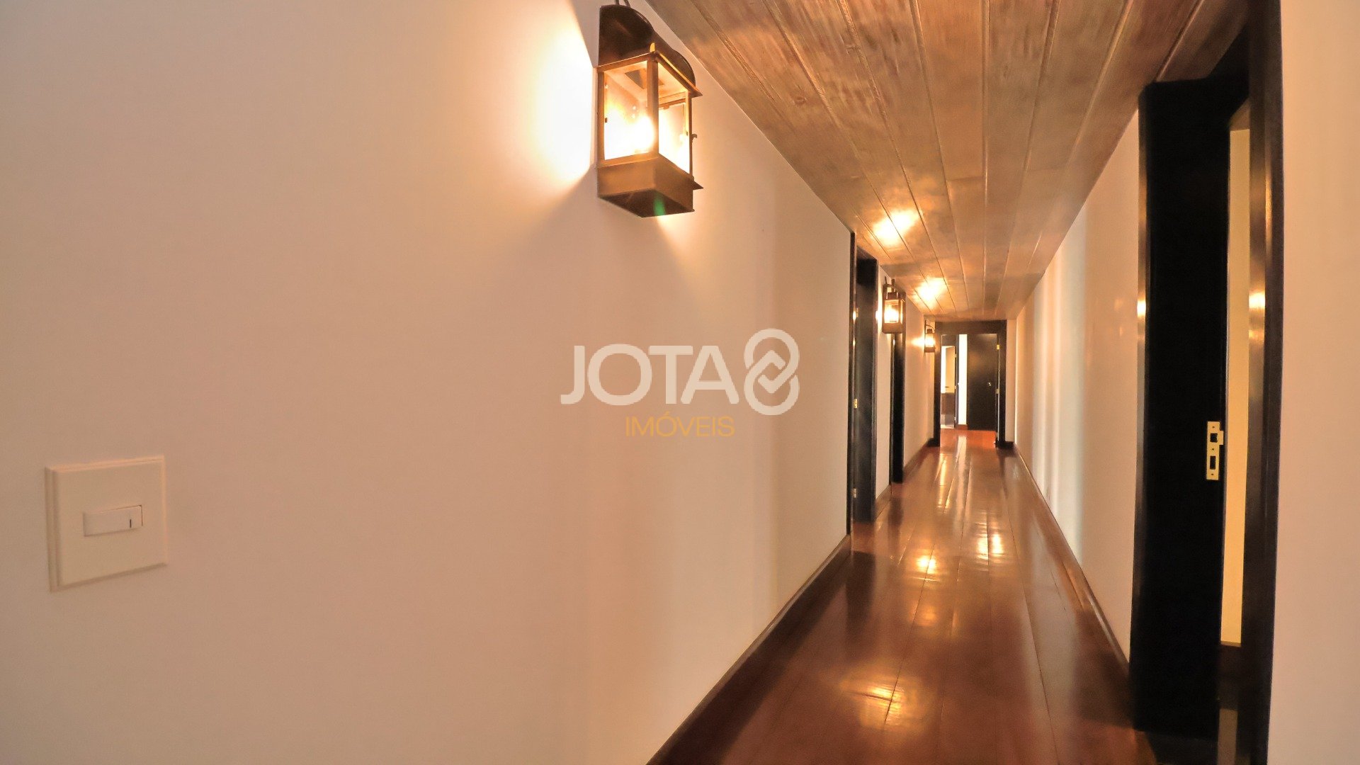 APARTAMENTO EXCLUSIVO C/ 4 SUÍTES EM FRENTE AO GRACIOSA