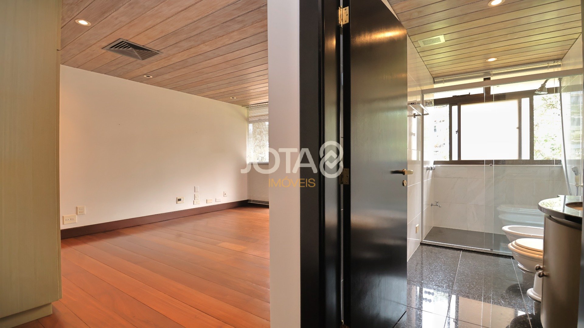 APARTAMENTO EXCLUSIVO C/ 4 SUÍTES EM FRENTE AO GRACIOSA
