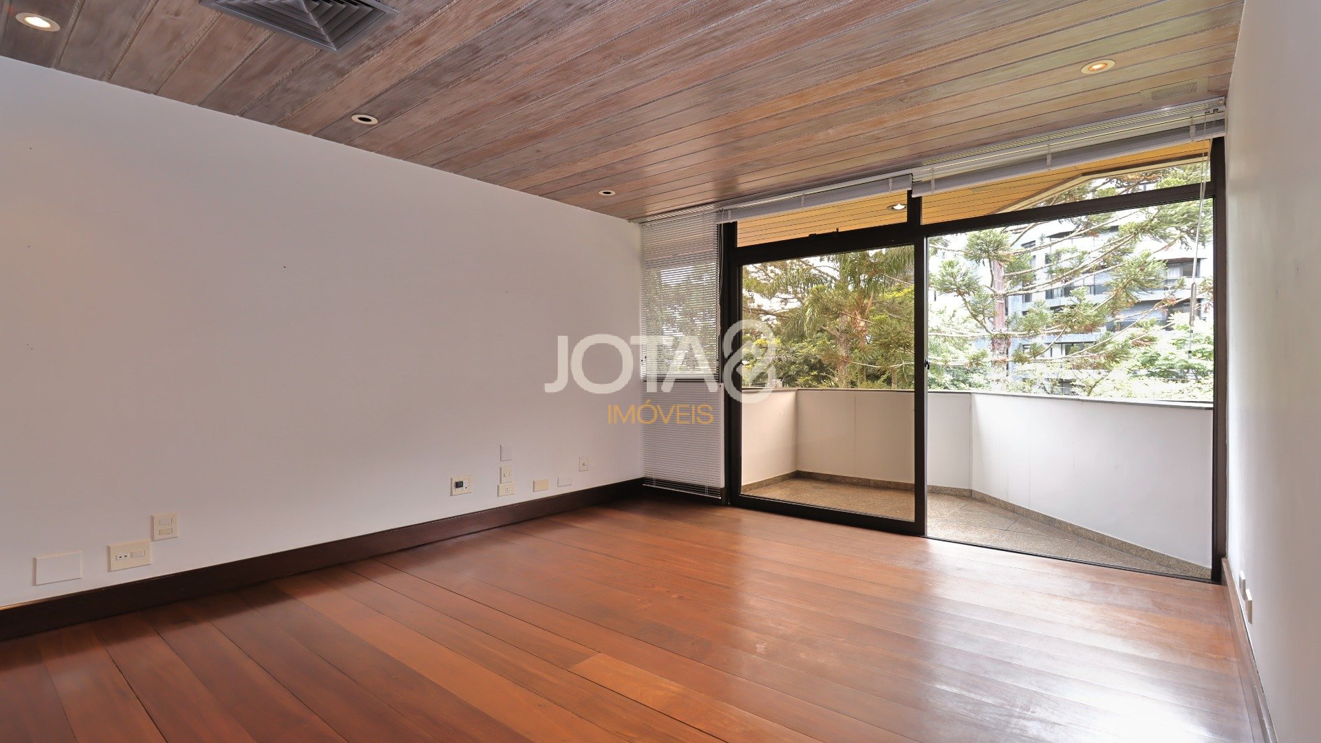 APARTAMENTO EXCLUSIVO C/ 4 SUÍTES EM FRENTE AO GRACIOSA