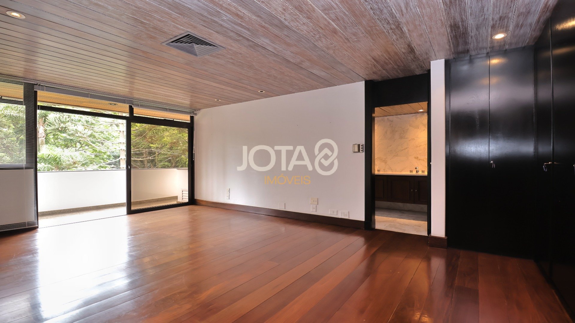 APARTAMENTO EXCLUSIVO C/ 4 SUÍTES EM FRENTE AO GRACIOSA
