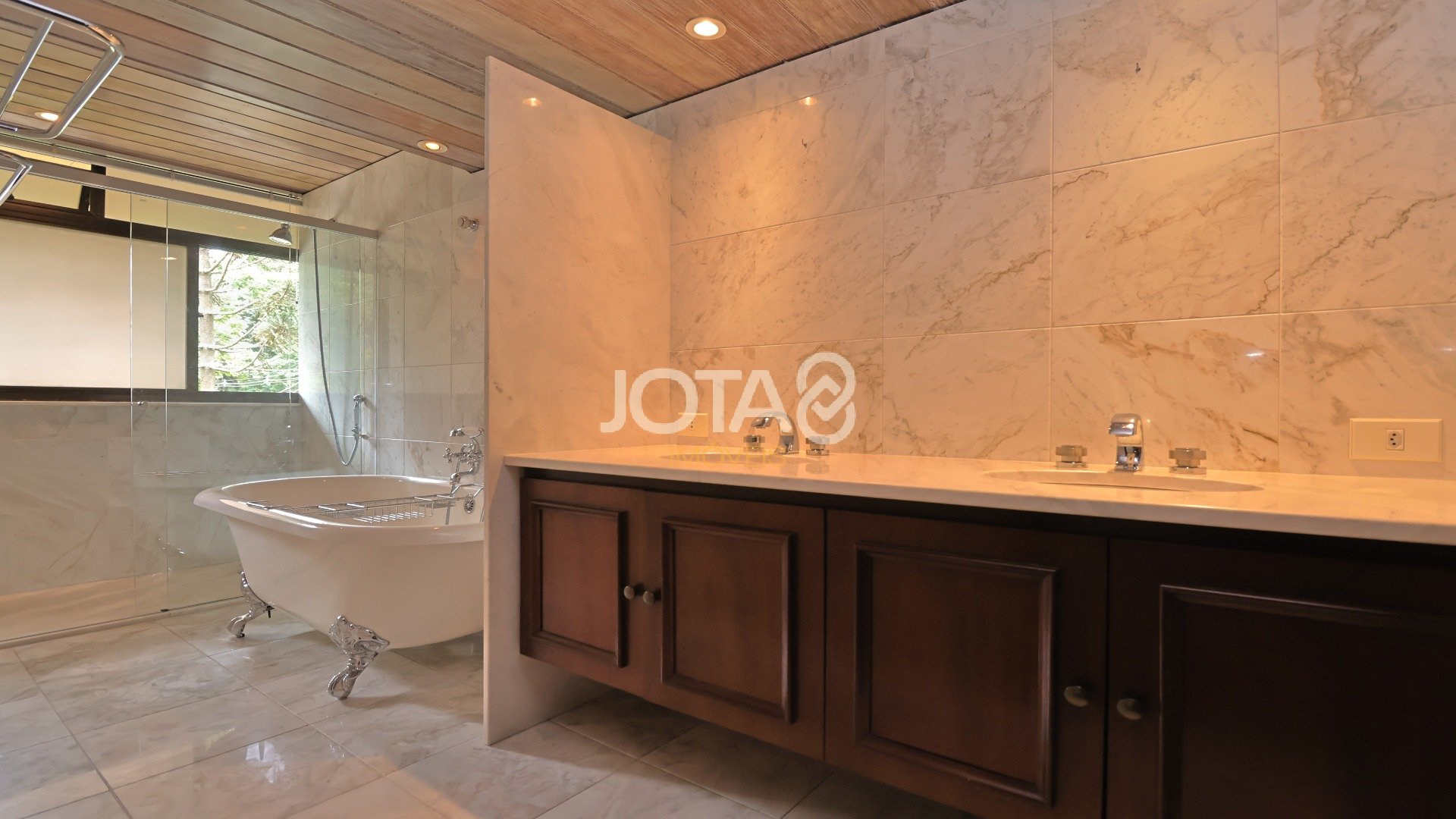 APARTAMENTO EXCLUSIVO C/ 4 SUÍTES EM FRENTE AO GRACIOSA