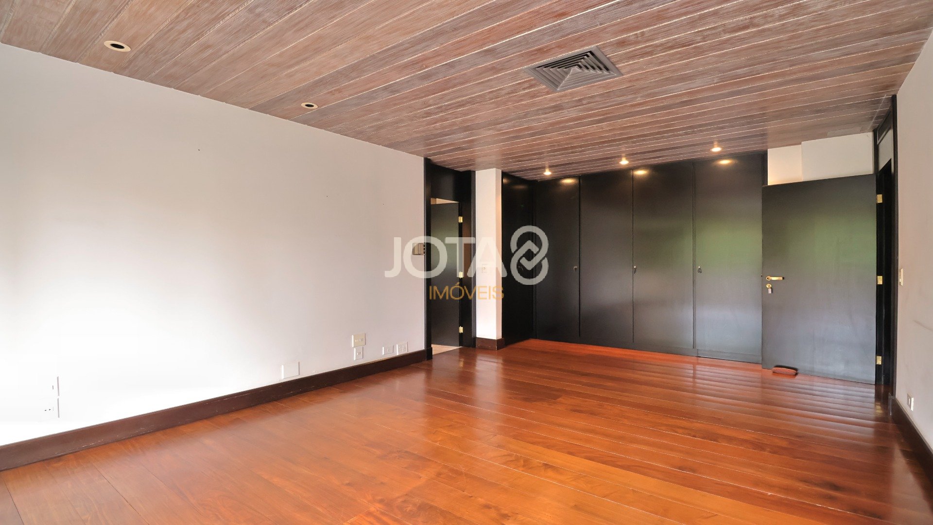APARTAMENTO EXCLUSIVO C/ 4 SUÍTES EM FRENTE AO GRACIOSA