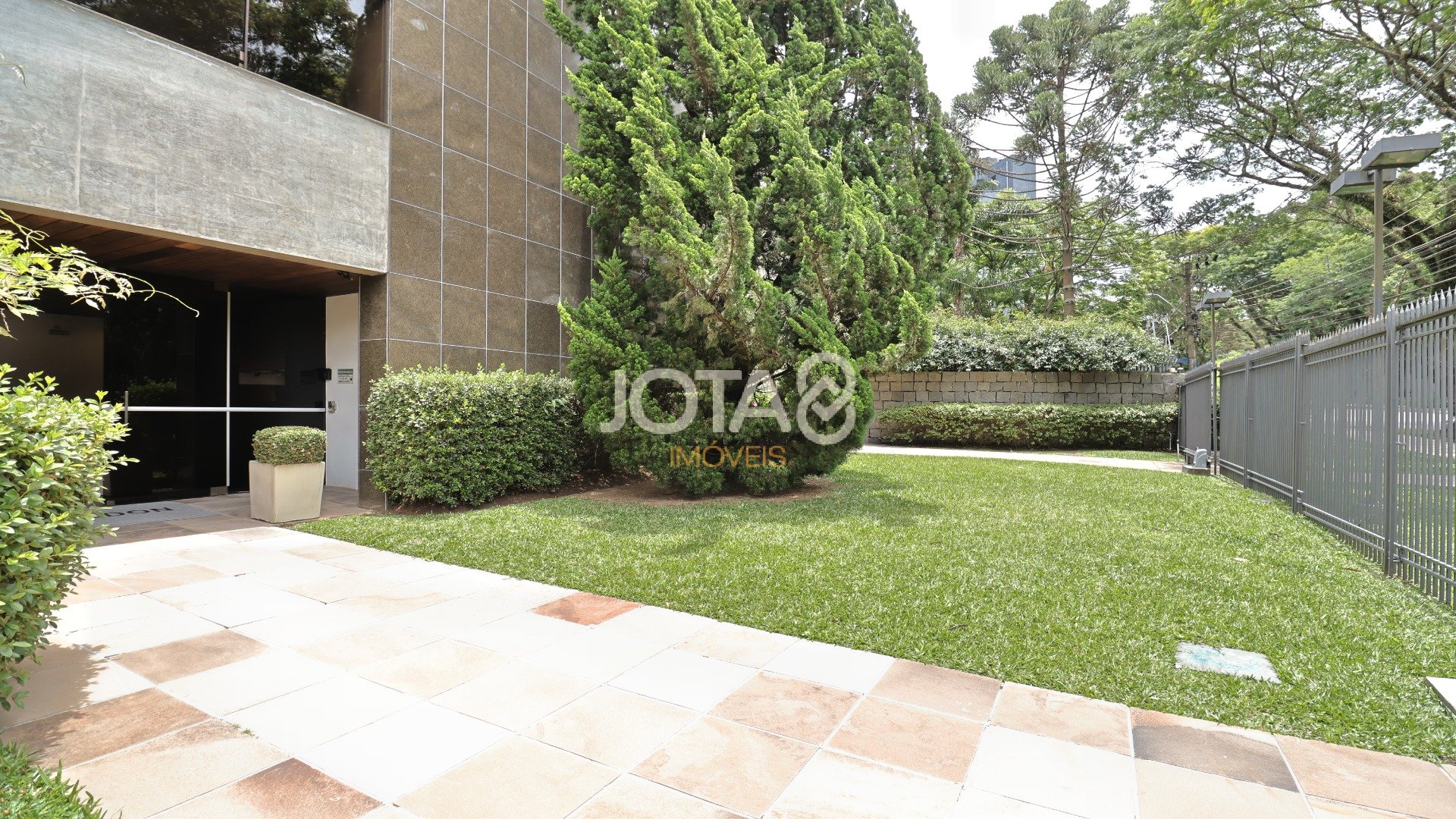 APARTAMENTO EXCLUSIVO C/ 4 SUÍTES EM FRENTE AO GRACIOSA