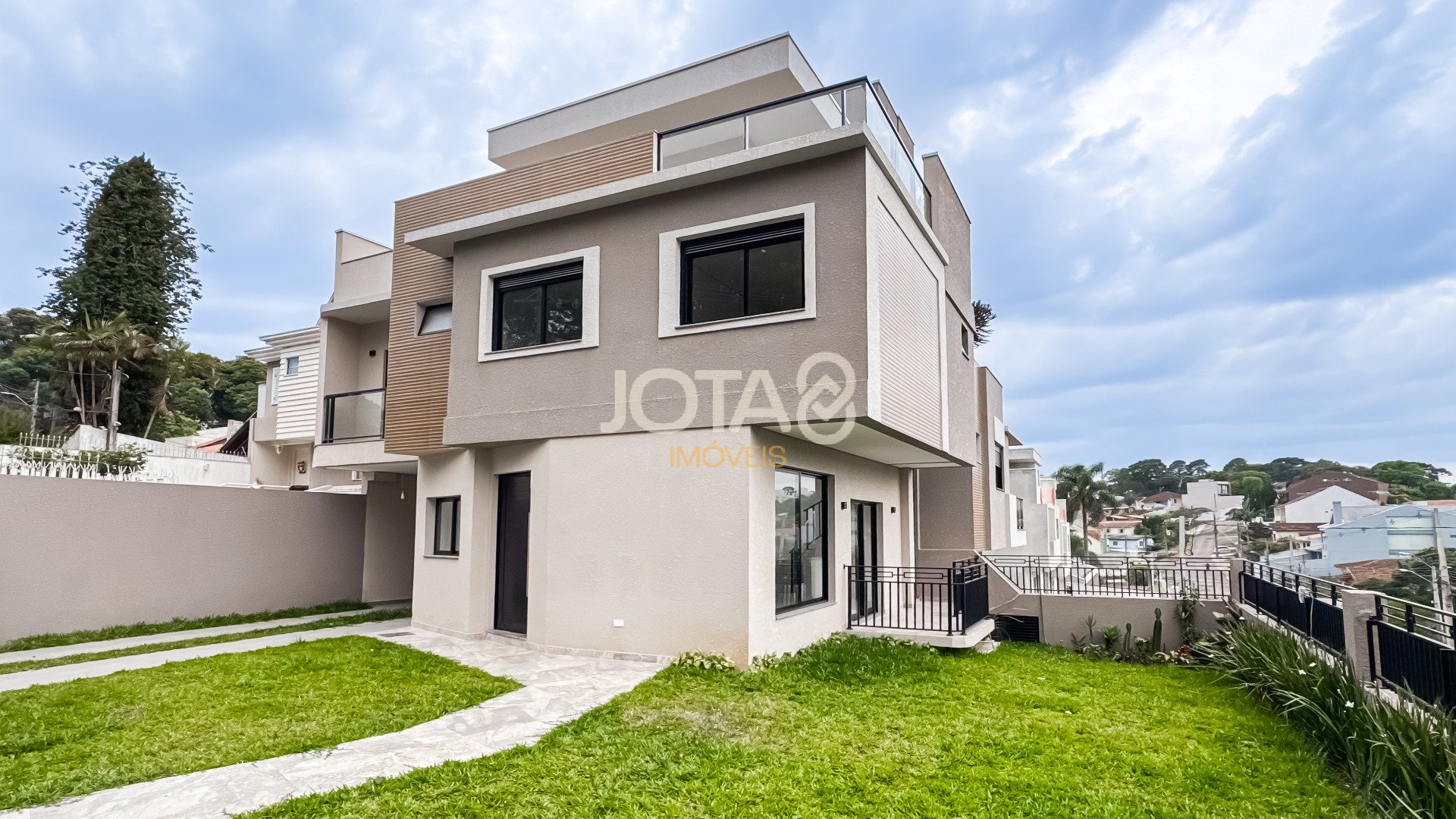SOBRADO 3 SUITES NO VISTA ALEGRE!