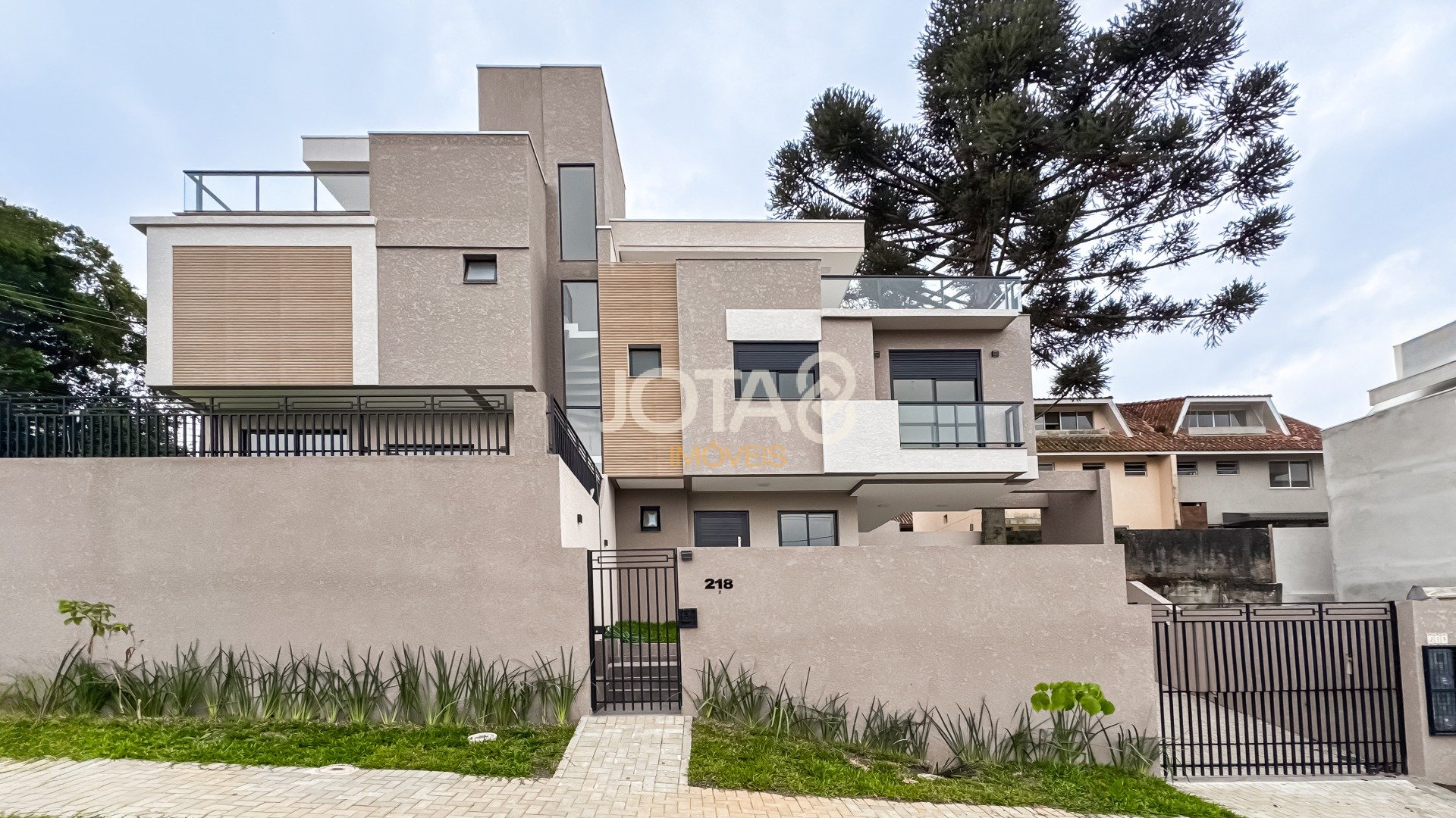 SOBRADO 3 SUITES NO VISTA ALEGRE!