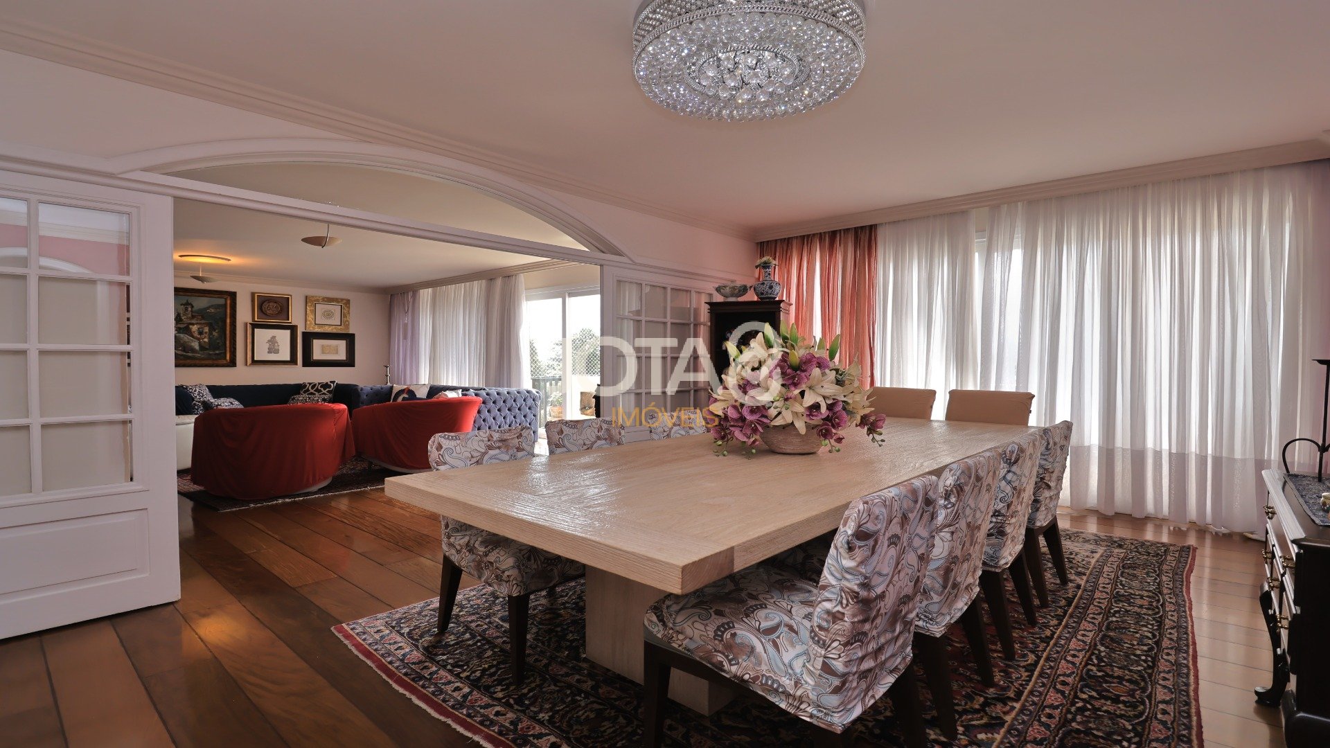AMPLO APARTAMENTO COM 3 DORMITÓRIOS NO BATEL